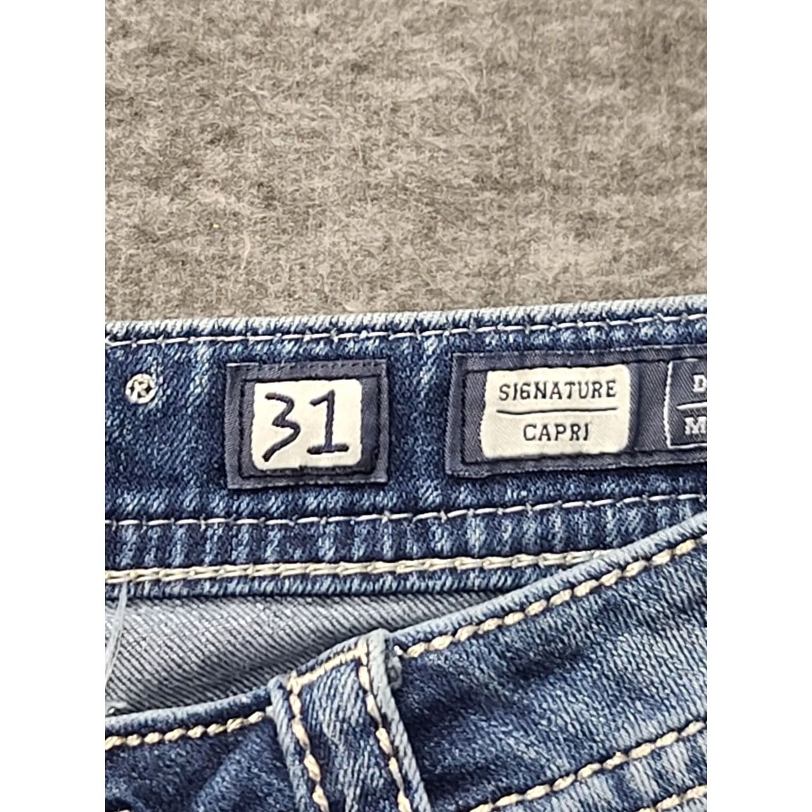 Miss Me Miss Me Capris Womens 31x21 Regular Fit Mid Rise Distressed Stretch Angel Wings Denim Capri Jeans Blue 5-Pocket Womens Shoes? Size ONE SIZE - 3 Thumbnail