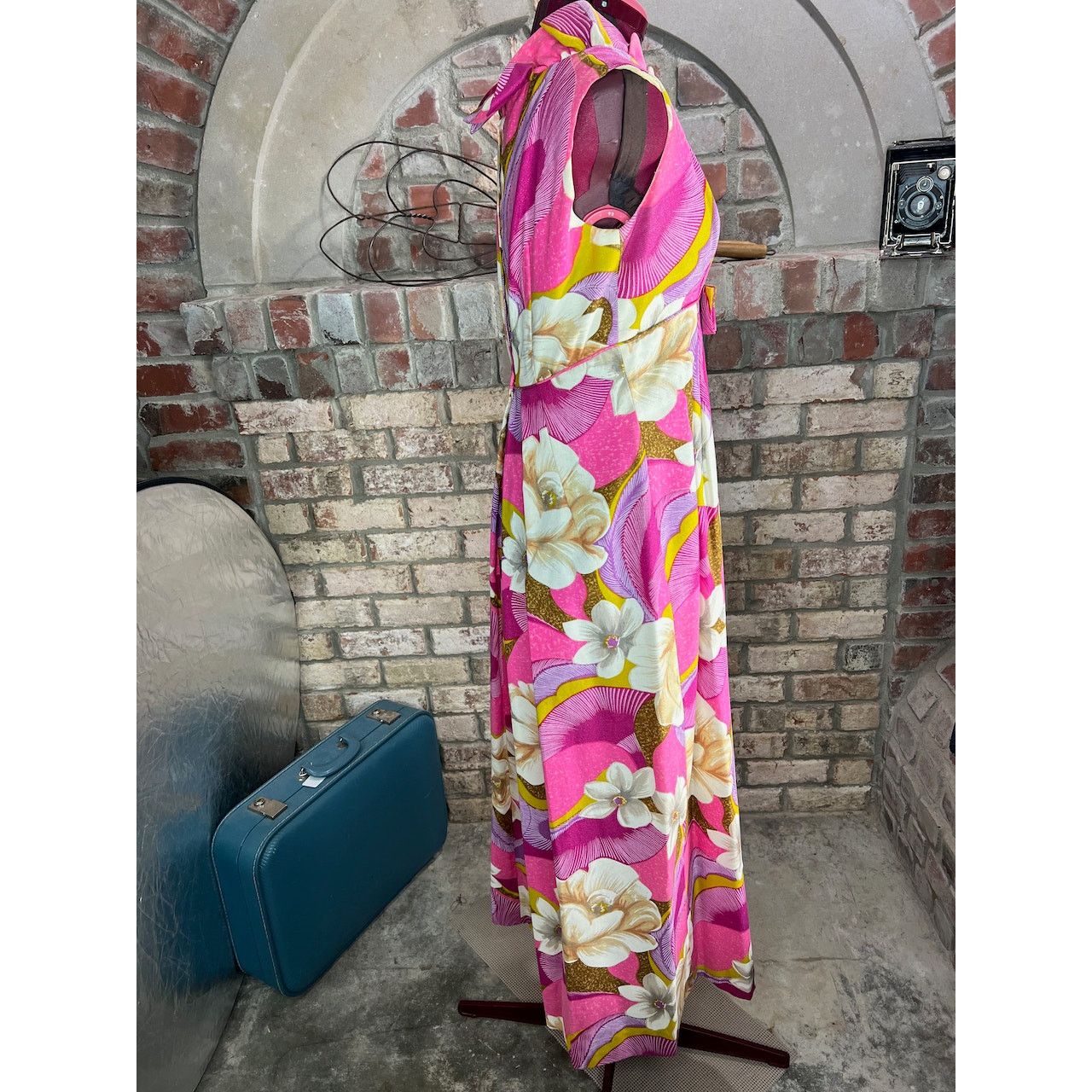 Vintage dress Hawaiian 1960s ruffle floral bright pink purple gold Size XS / US 0-2 / IT 36-38 - 8 Thumbnail