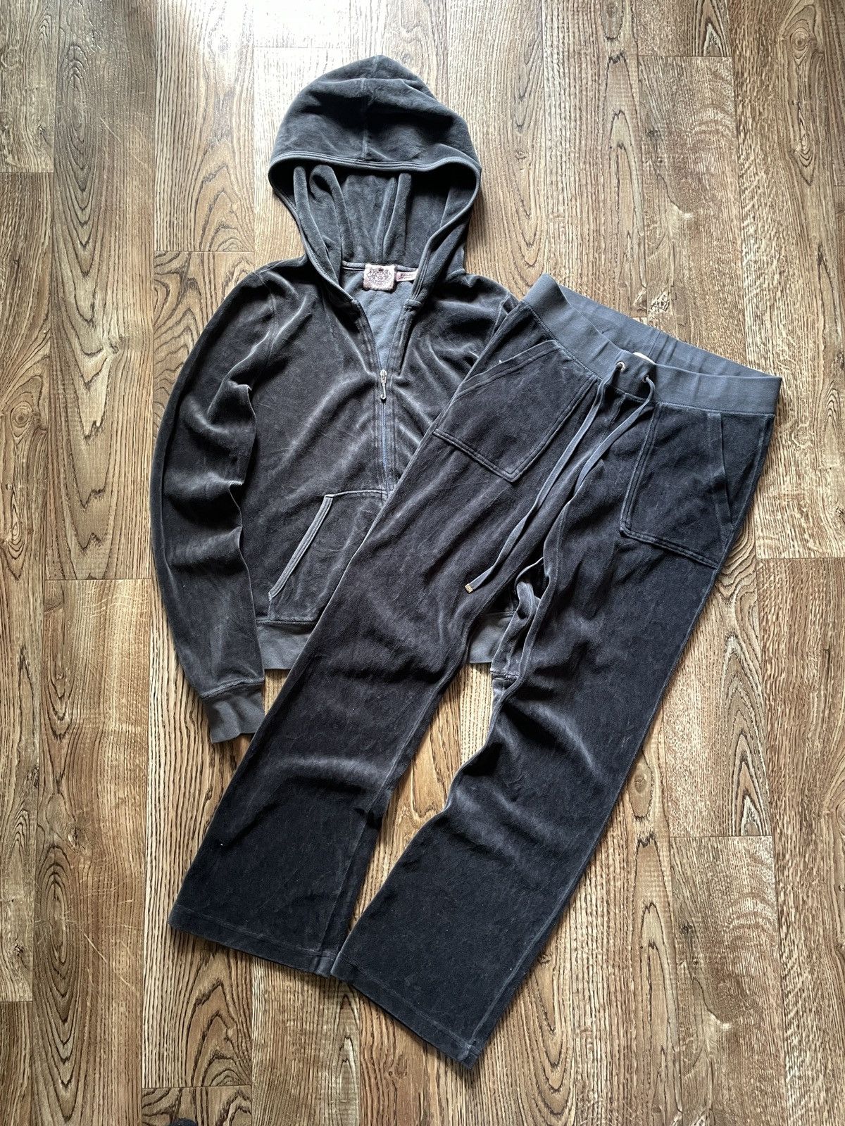 Japanese Brand VELOUR VINTAGE GREY Y2K JUICY COUTURE SUITS Size S / US 4 / IT 40 - 1 Thumbnail