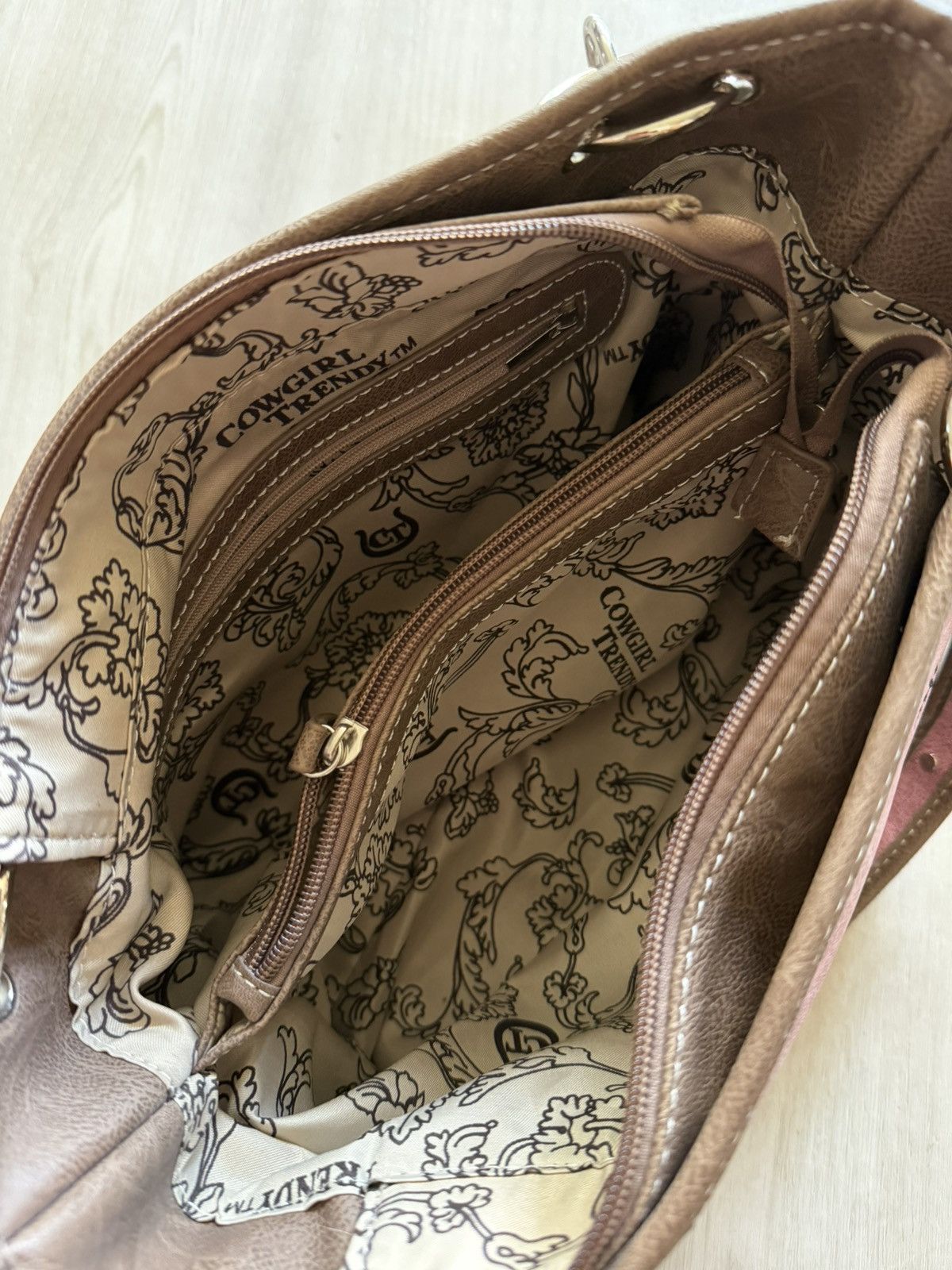 Vintage Cowgirl Trendy Western Cross Bible Verse Purse w/ Conceal Size ONE SIZE - 7 Thumbnail