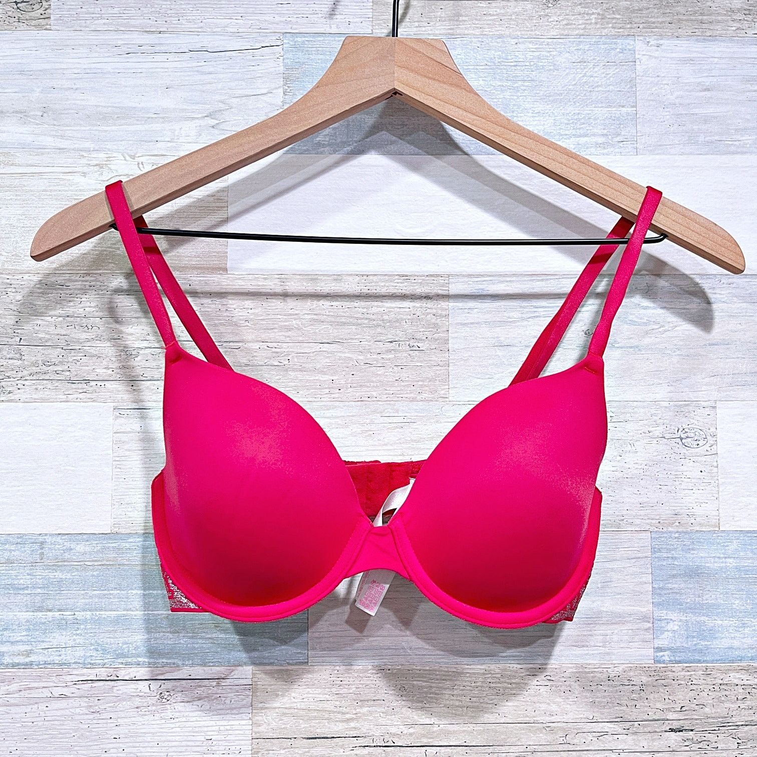 Victoria's Secret Victorias Secret Everywhere T Shirt Bra Red Band Lined 32D Size ONE SIZE - 1 Thumbnail