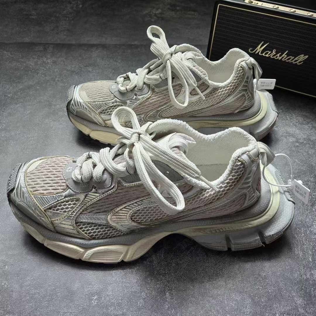 Balenciaga Balenciaga Beige Lowtop Sneakers XXXL Men Size US 10 / EU 43 - 1 Thumbnail