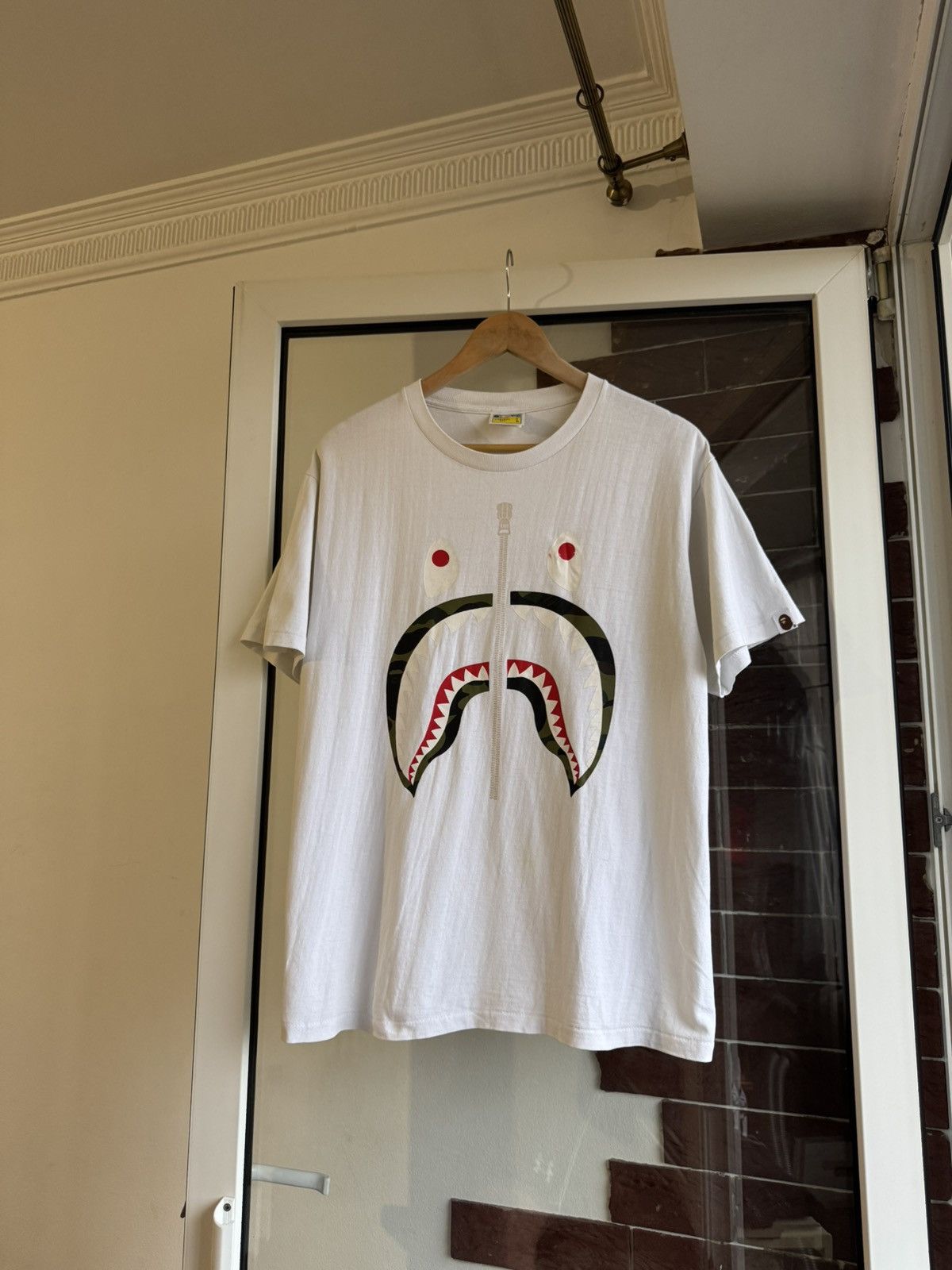 Bape Bape Shark logo tshirt Size US L / EU 52-54 / 3 - 3 Thumbnail