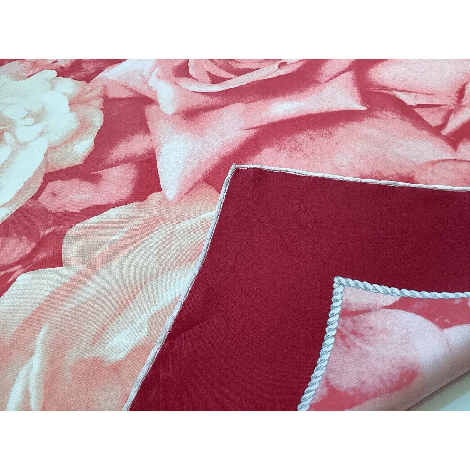 Ferre FERRE Red Floral Silk Scarf Made In Italy 34.5" - 33´´ EX CO Size ONE SIZE - 7 Thumbnail