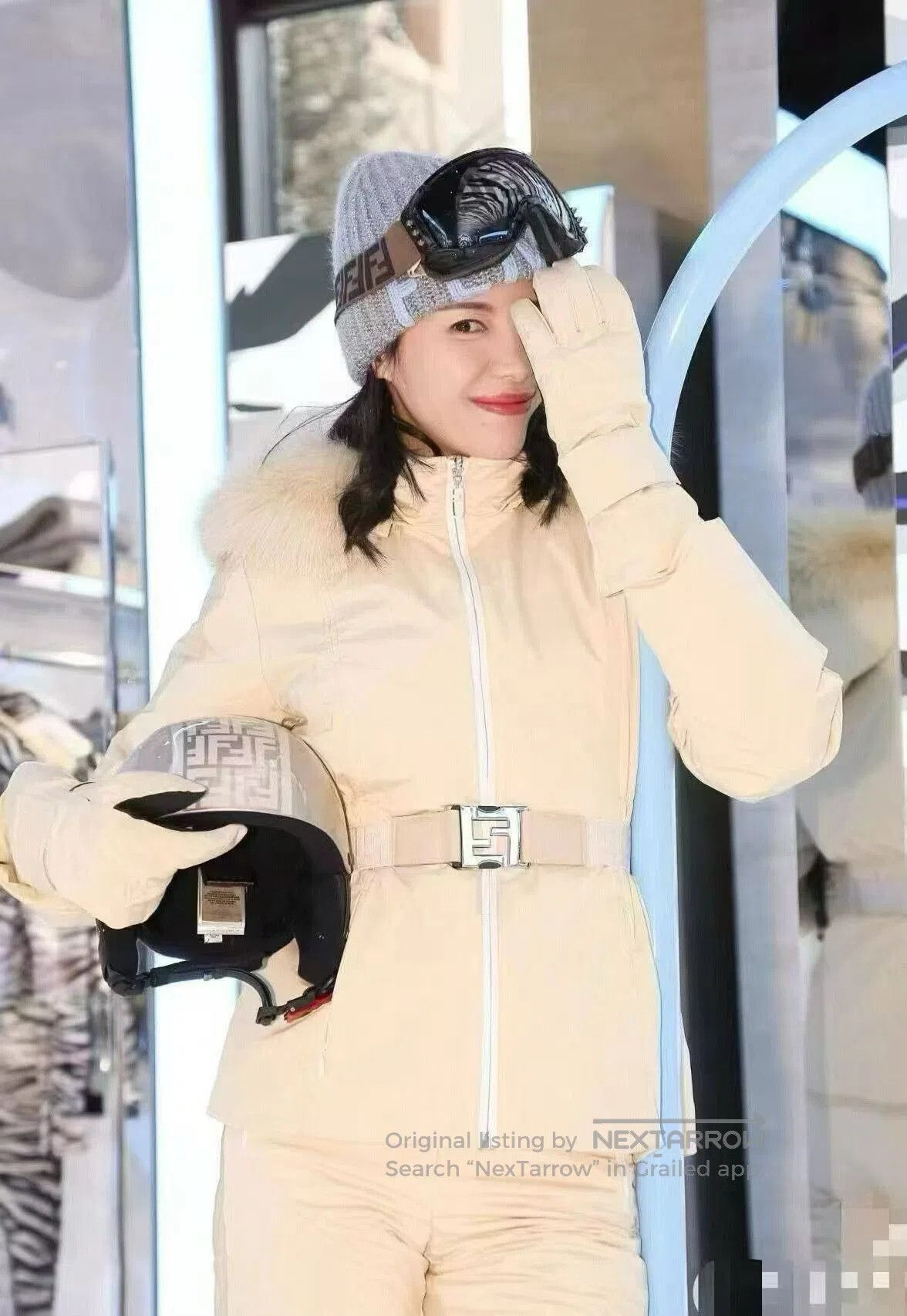 Fendi Fendi Double-Sided Logo Hooded Down Jacket. Size XS / US 0-2 / IT 36-38 - 8 Thumbnail