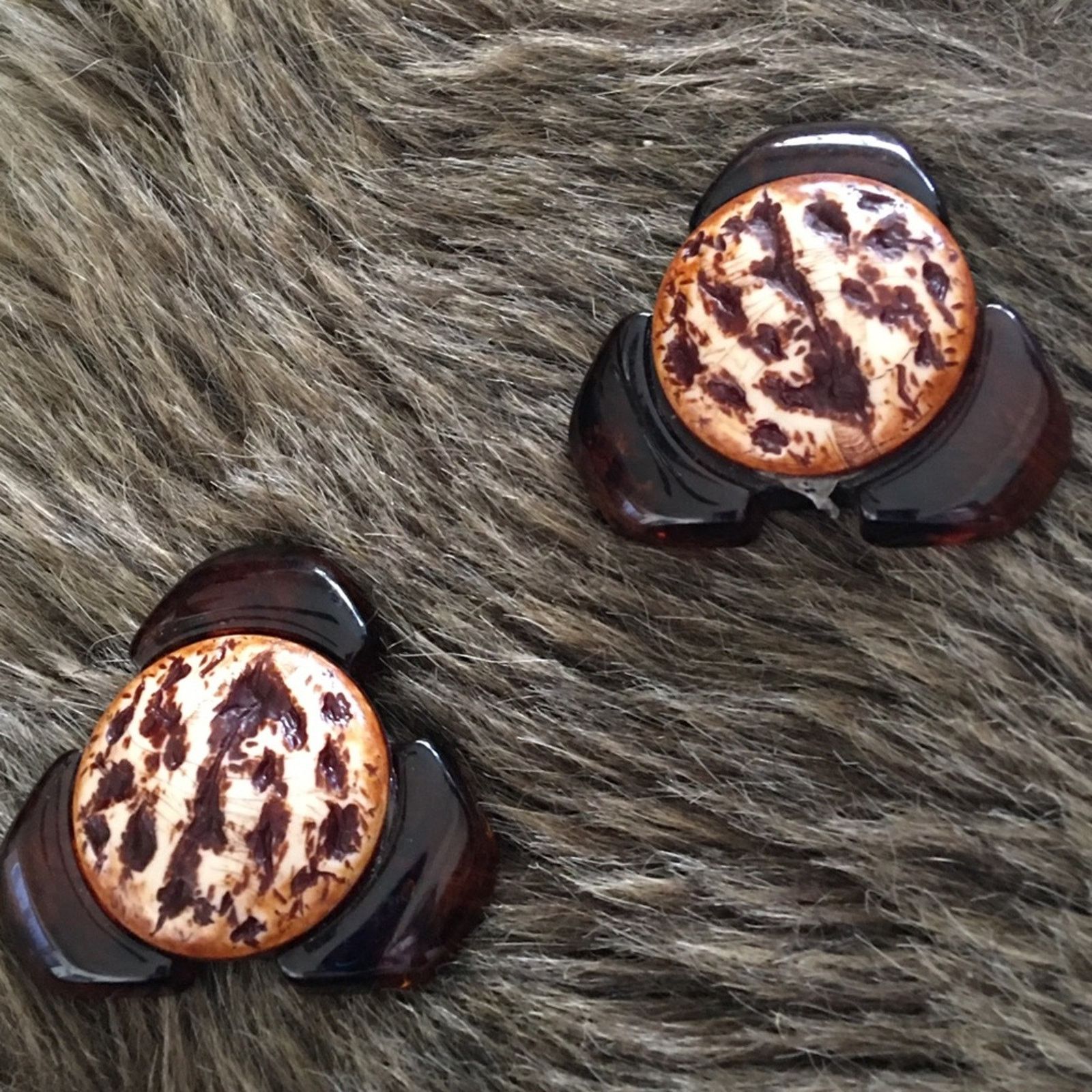 Vintage Vintage 80s large animal print resin clip earrings Size ONE SIZE - 1 Thumbnail