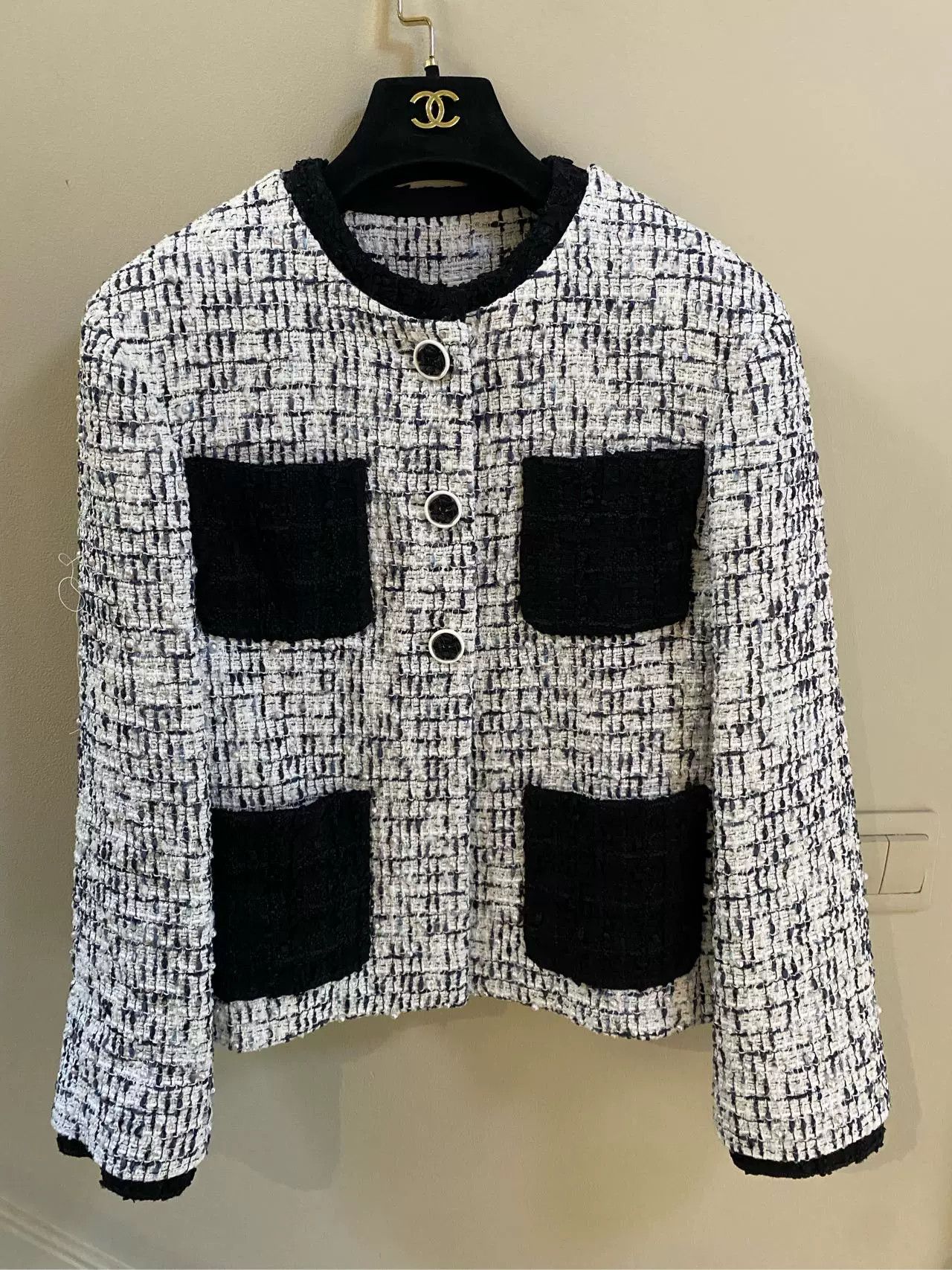 Chanel Chanel 2022 Black and White Four-Pocket Tweed Jacket Size US XS / EU 42 / 0 - 1 Thumbnail