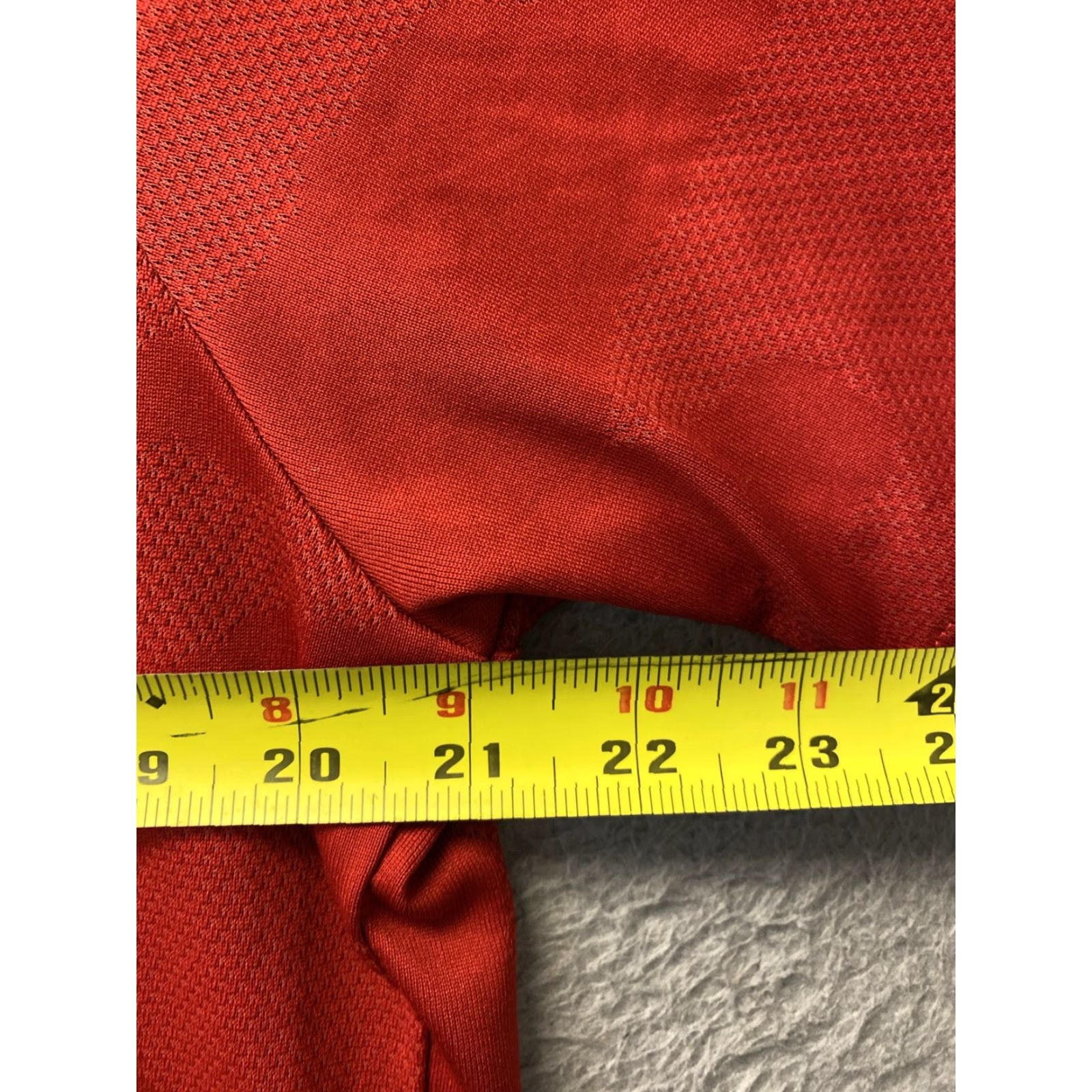 Under Armour VINTAGE? Wait, not vintage. Under Armour HeatGear Shirt Red Mens Large Short Sleeve Activewear T-Shirt, Crew Neck, Polyester Blend, Regular Fit, 33-74 Size US L / EU 52-54 / 3 - 4 Thumbnail