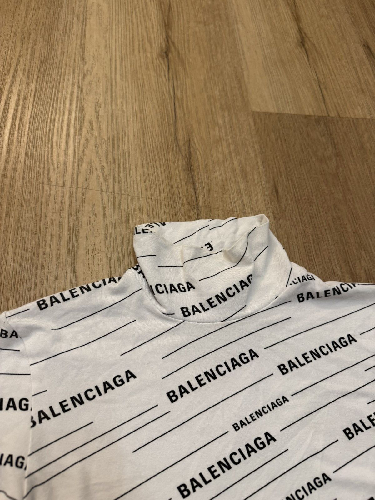 Balenciaga Balenciaga Paris White Diagonal Logo Turtleneck Viscose XS Size XS / US 0-2 / IT 36-38 - 5 Thumbnail