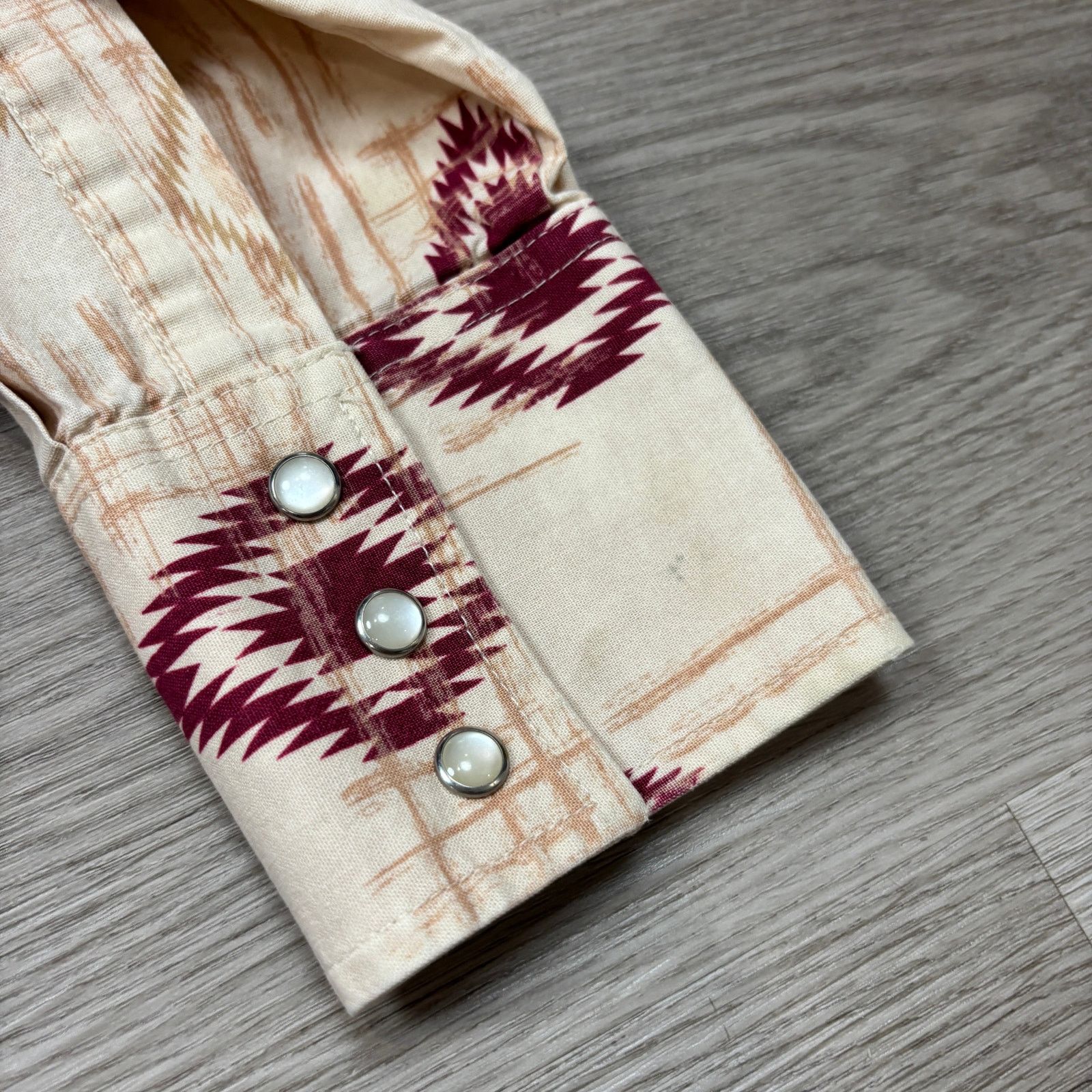 Cowboy Equipment × Vintage × Wrangler Vintage Wrangler Aztec Southwest Pearl Snap Shirt Men's XL Size US XL / EU 56 / 4 - 8 Thumbnail