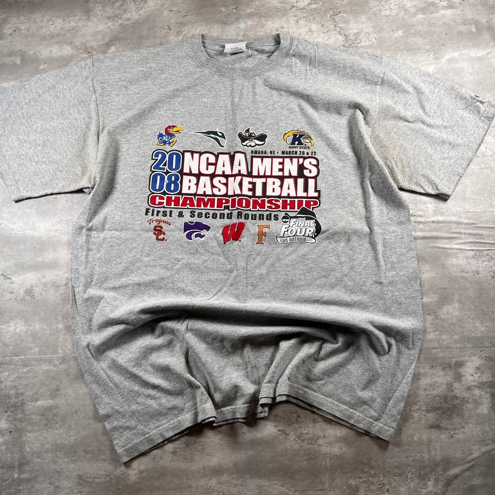 Champion Y2K, March, madness T-shirt Size US XL / EU 56 / 4 - 1 Thumbnail
