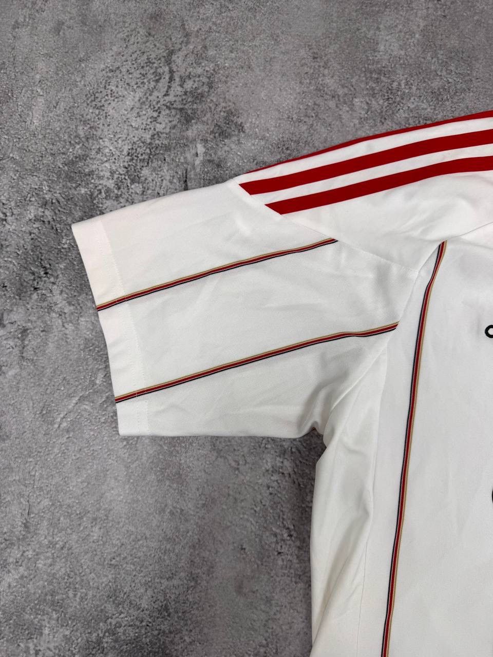 Adidas Liverpool FC 2010/11 Away Men's Football Jersey White Size M Size US M / EU 48-50 / 2 - 6 Thumbnail