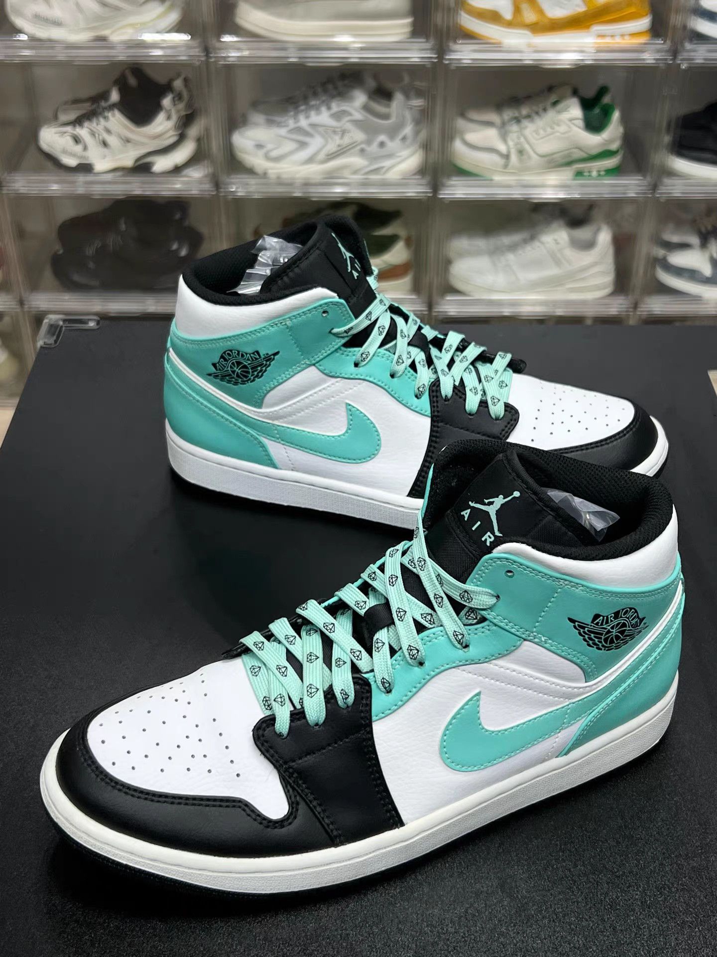 Jordan Brand Air Jordan 1 Mid Sneakers K15 Size US 11.5 / EU 44-45 - 1 Thumbnail