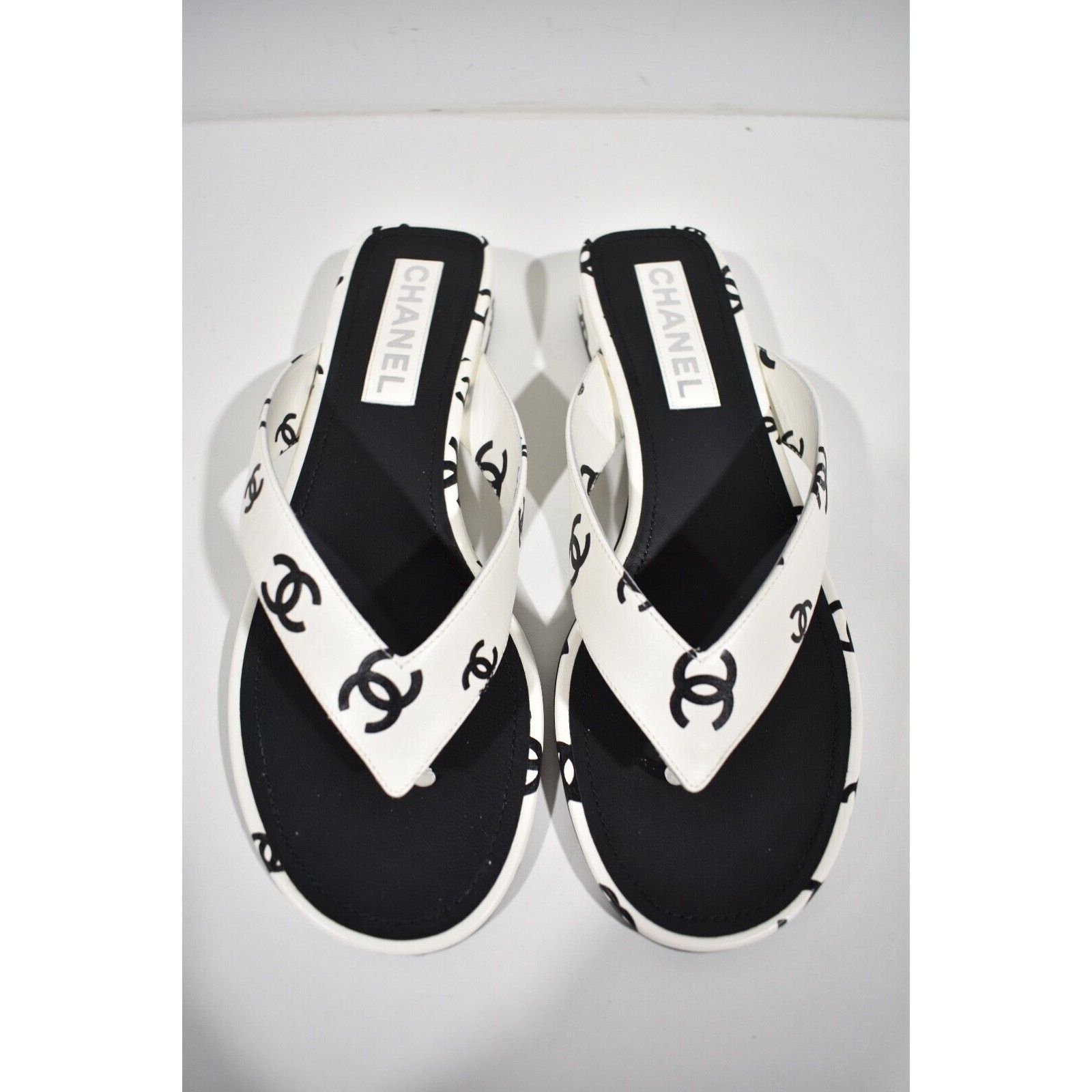 Chanel Chanel 22M White Black Printed Lambskin CC Logo Thong Size US 10 / IT 40 - 5 Thumbnail
