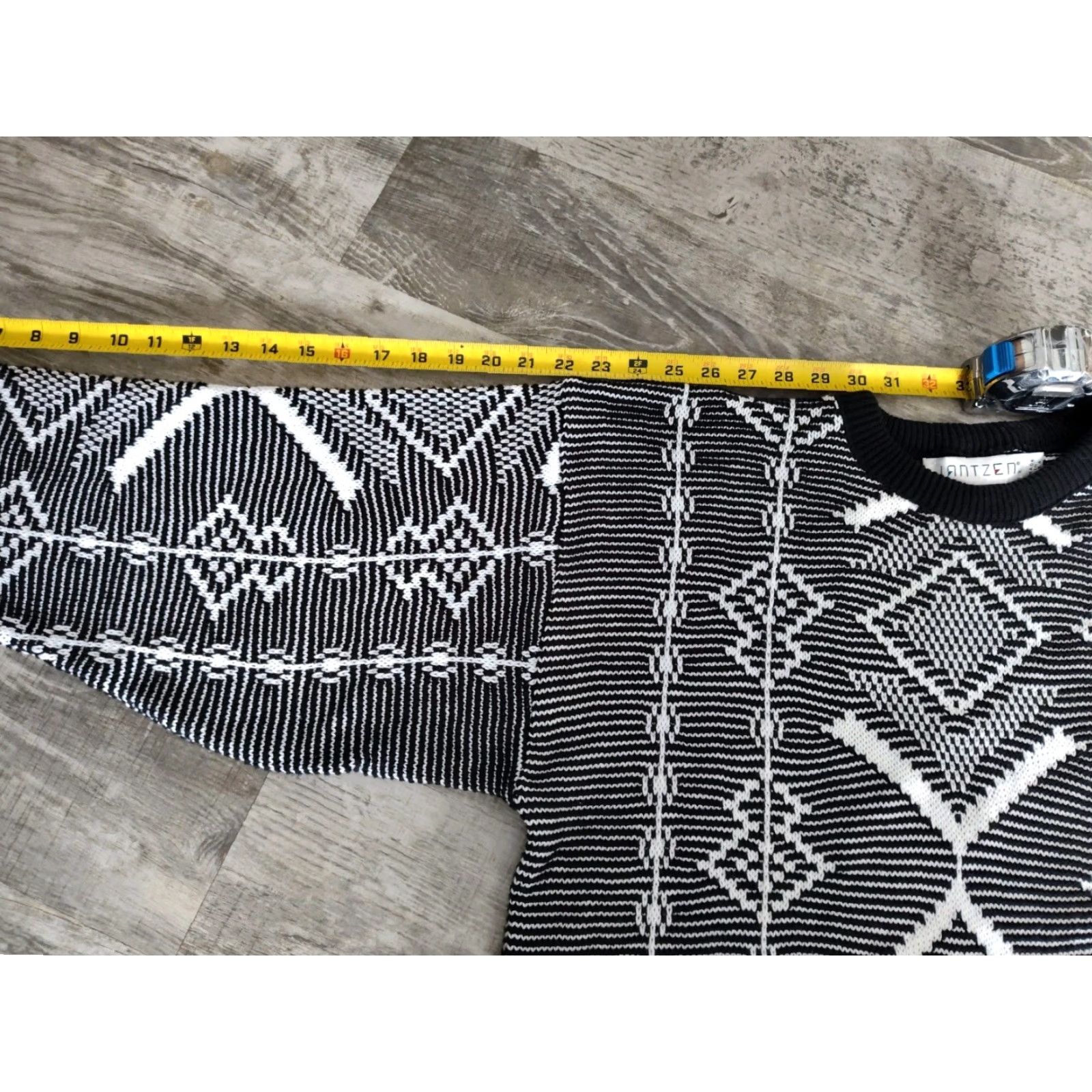 Jantzen VINTAGE Jantzen 90s Sweater Men Sz M Geometric Black White Crew Neck Knit All Seasons EUC Size US M / EU 48-50 / 2 - 6 Thumbnail