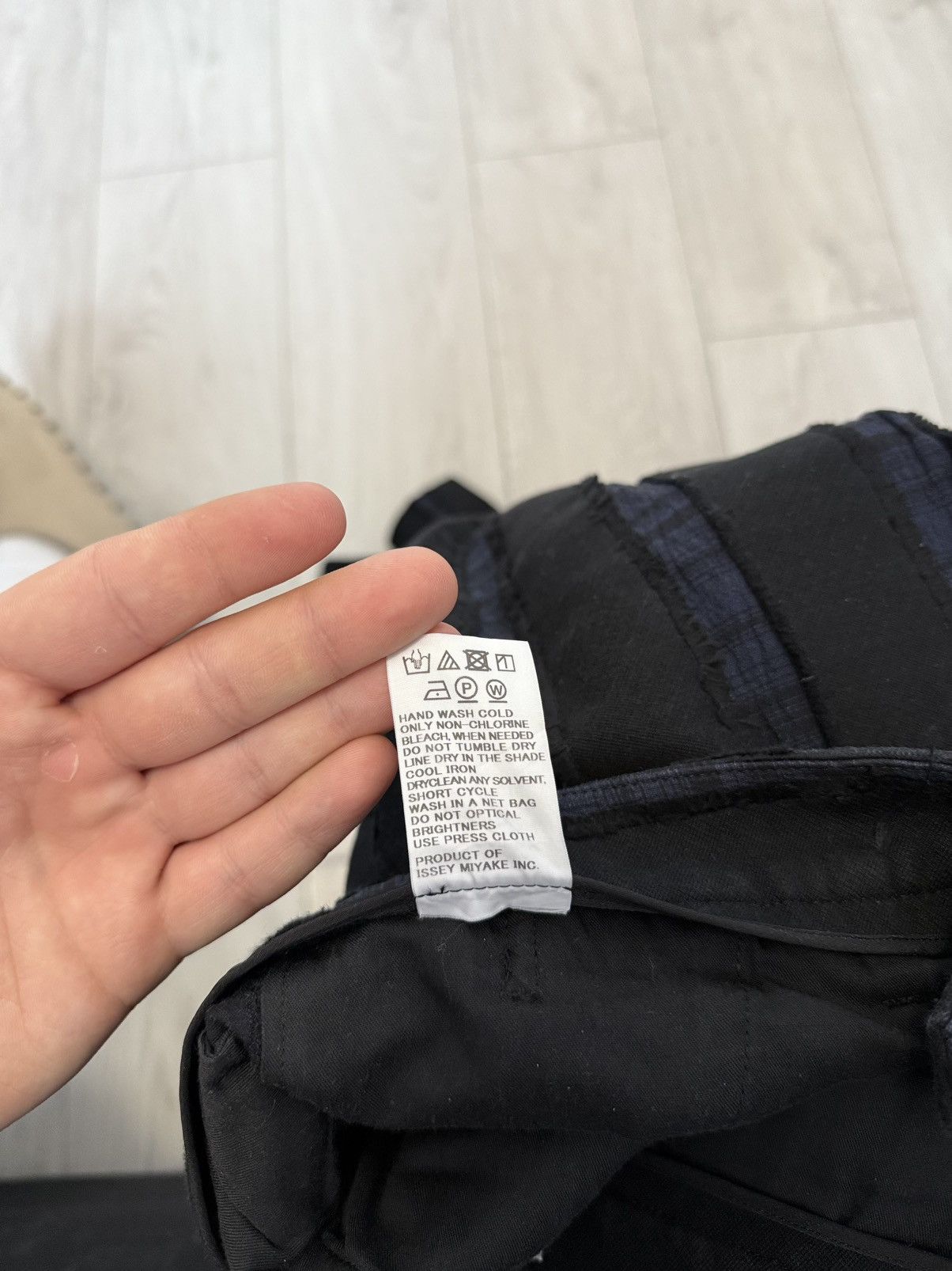 Issey Miyake F/W 2017 ISSEY MIYAKE VERTICAL STRIPES SLIGHTLY FLARED PANTS Size 27" / US 4 / IT 40 - 9 Thumbnail