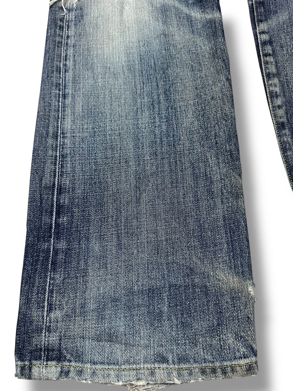 Uniqlo Vintage Uniqlo Distressed Ripped Jean Baggy Loose Faded Wash Size US 32 / EU 48 - 8 Thumbnail