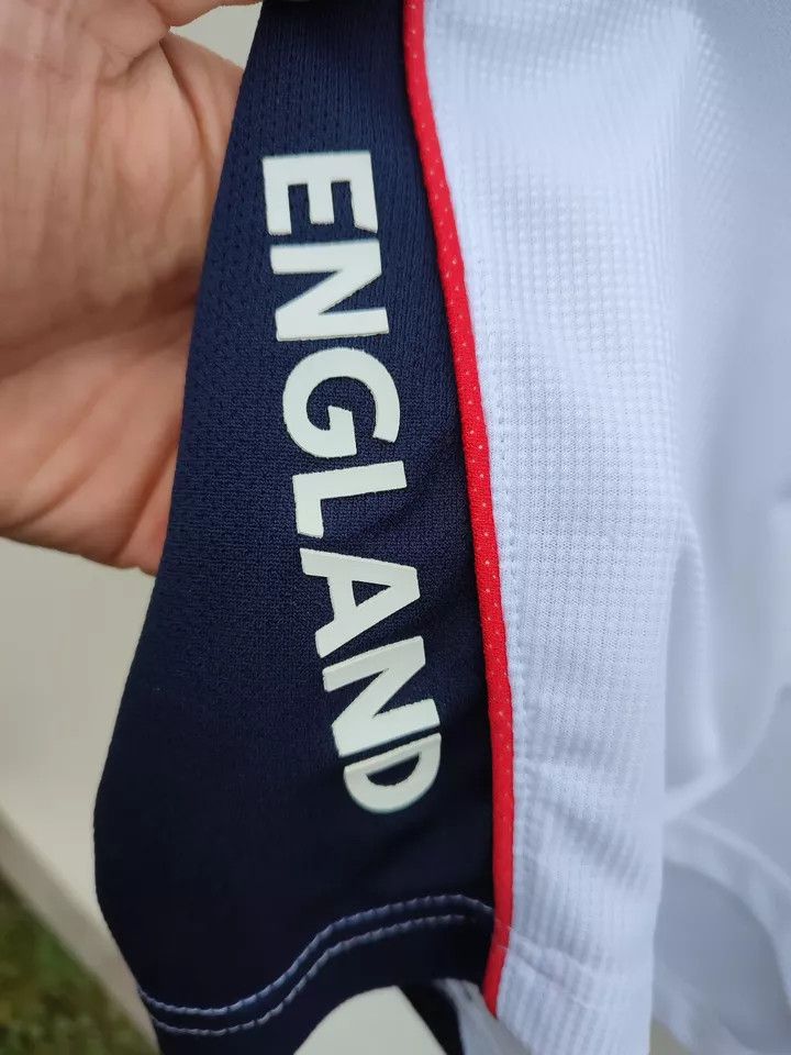 Umbro ENGLAND FOOTBALL Kit SHIRT SOCCER JERSEY UMBRO sz L MEN Size US L / EU 52-54 / 3 - 8 Thumbnail