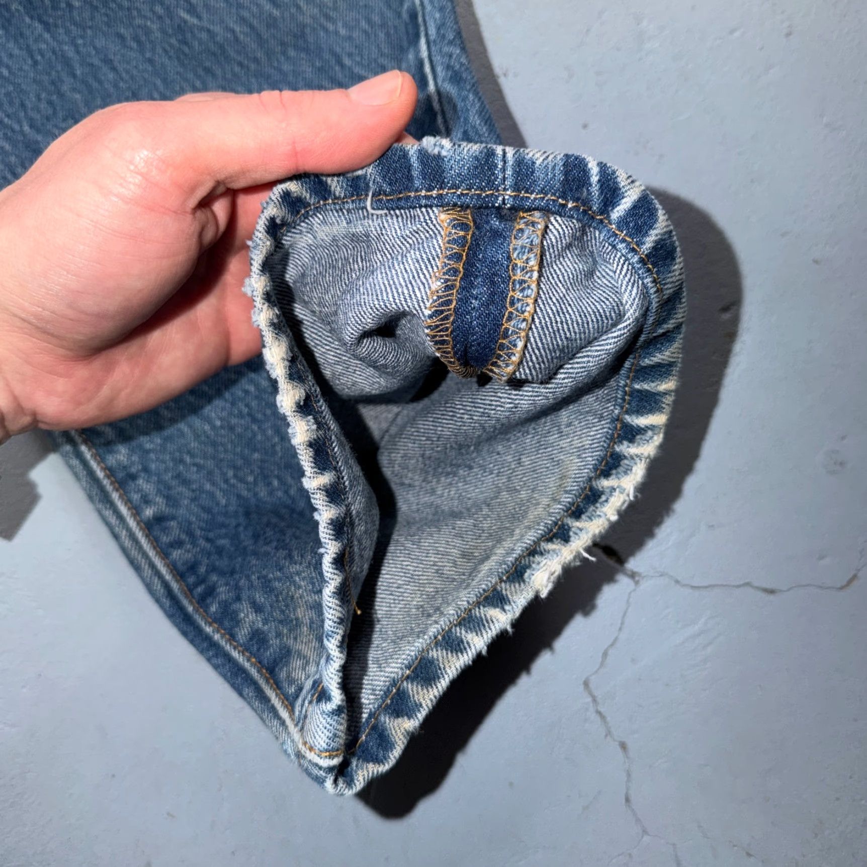 Levi's VINTAGE Levi's 501 Jeans Straight Blue Light Wash 34x32 90s 501 Series Mens Jeans Size US 34 / EU 50 - 4 Thumbnail