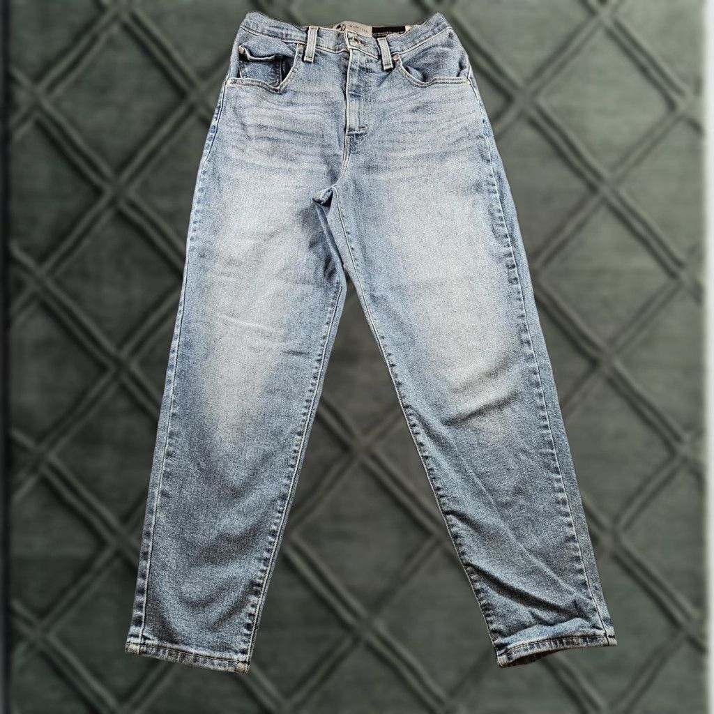 Levi's VINTAGE Levi's SilverTab Jeans Women 28x27 Light Wash Mom High Rise Tapered Denim Relaxed Blue 27 In Inseam Zip Pockets Womens Jeans Size 28" / US 6 / IT 42 - 1 Thumbnail