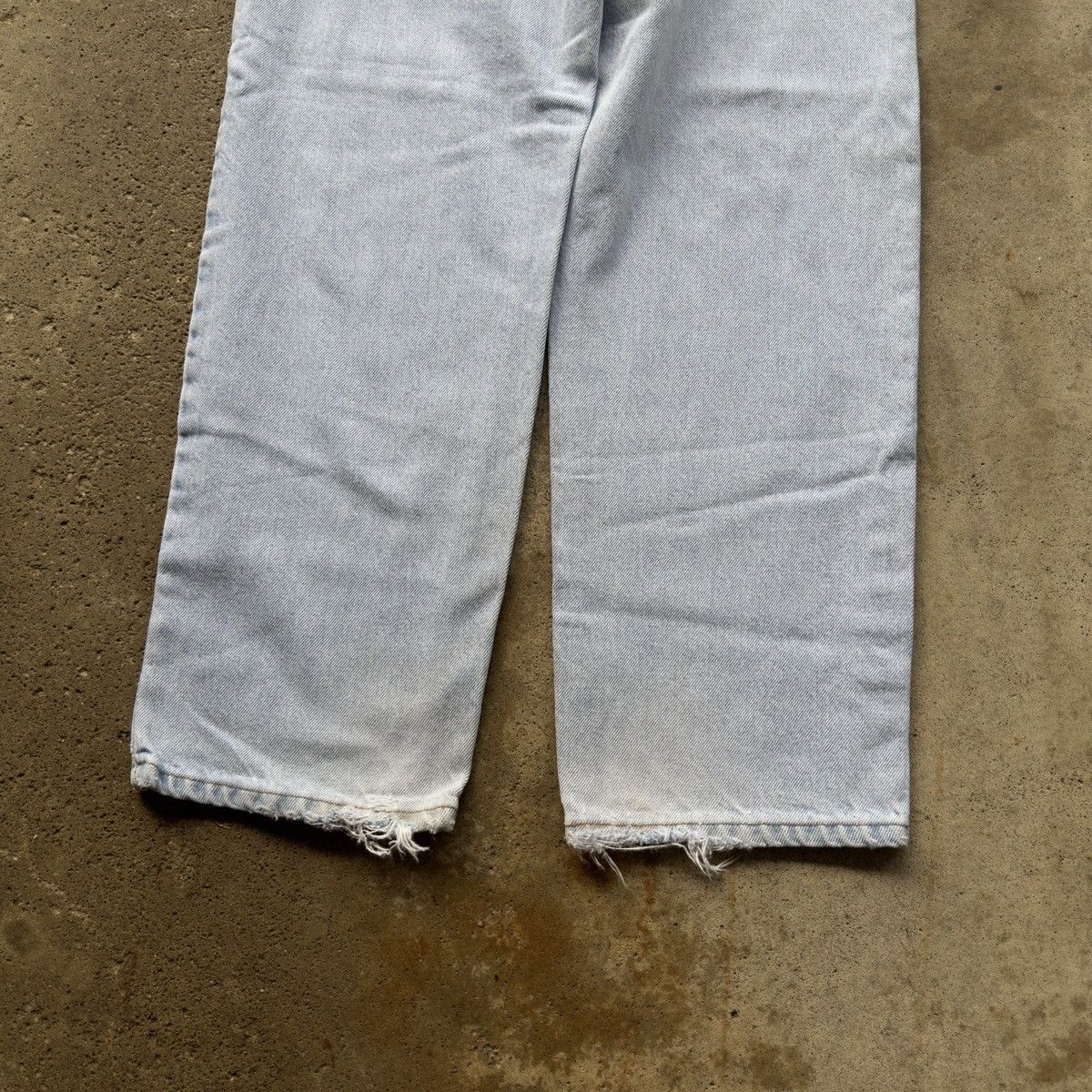 Vintage Levi's 560 Thrashed Faded Distressed Jeans ERD Grunge Size US 29 - 14 Thumbnail