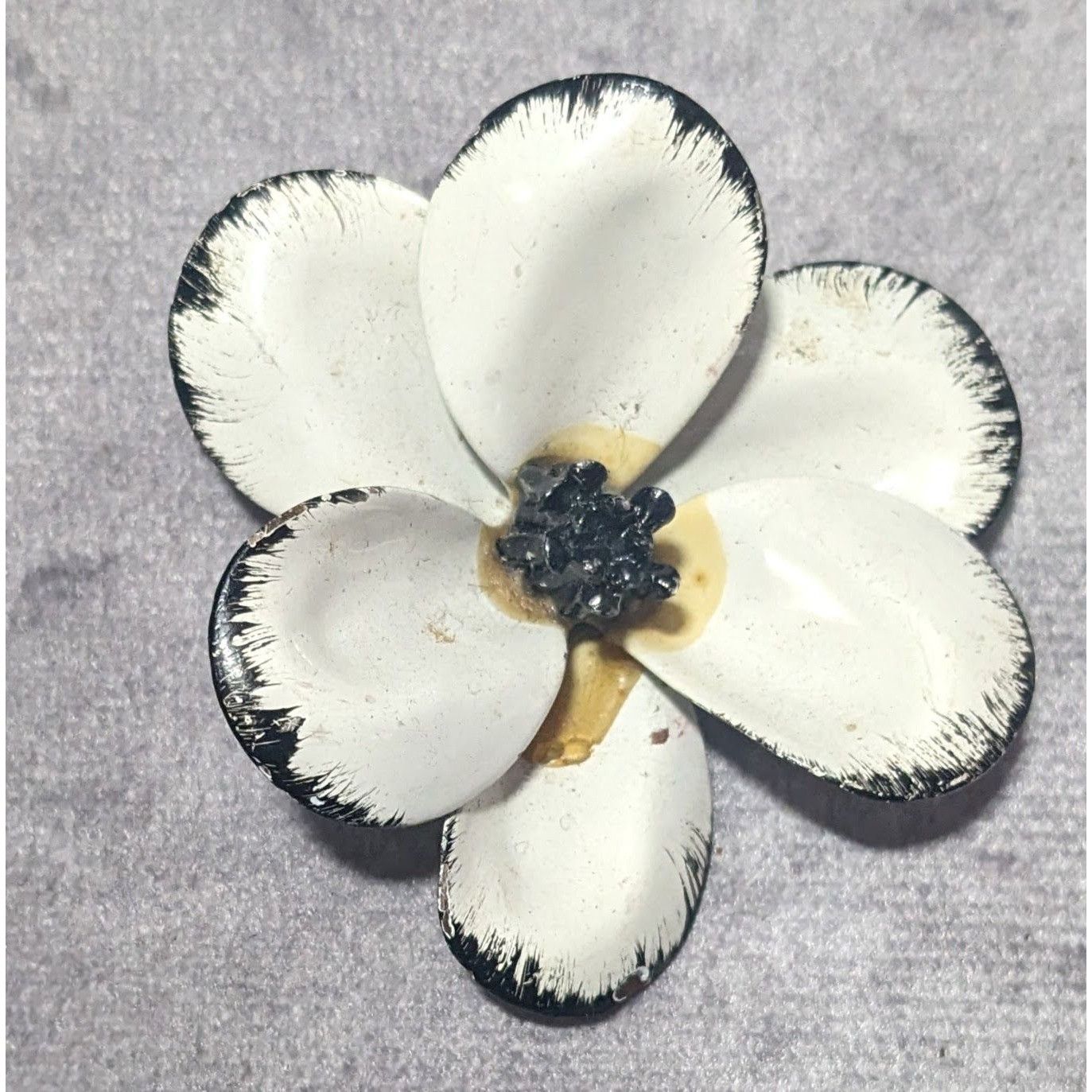 Other Vintage Metal Black And White Floral Brooch Size ONE SIZE - 5 Thumbnail