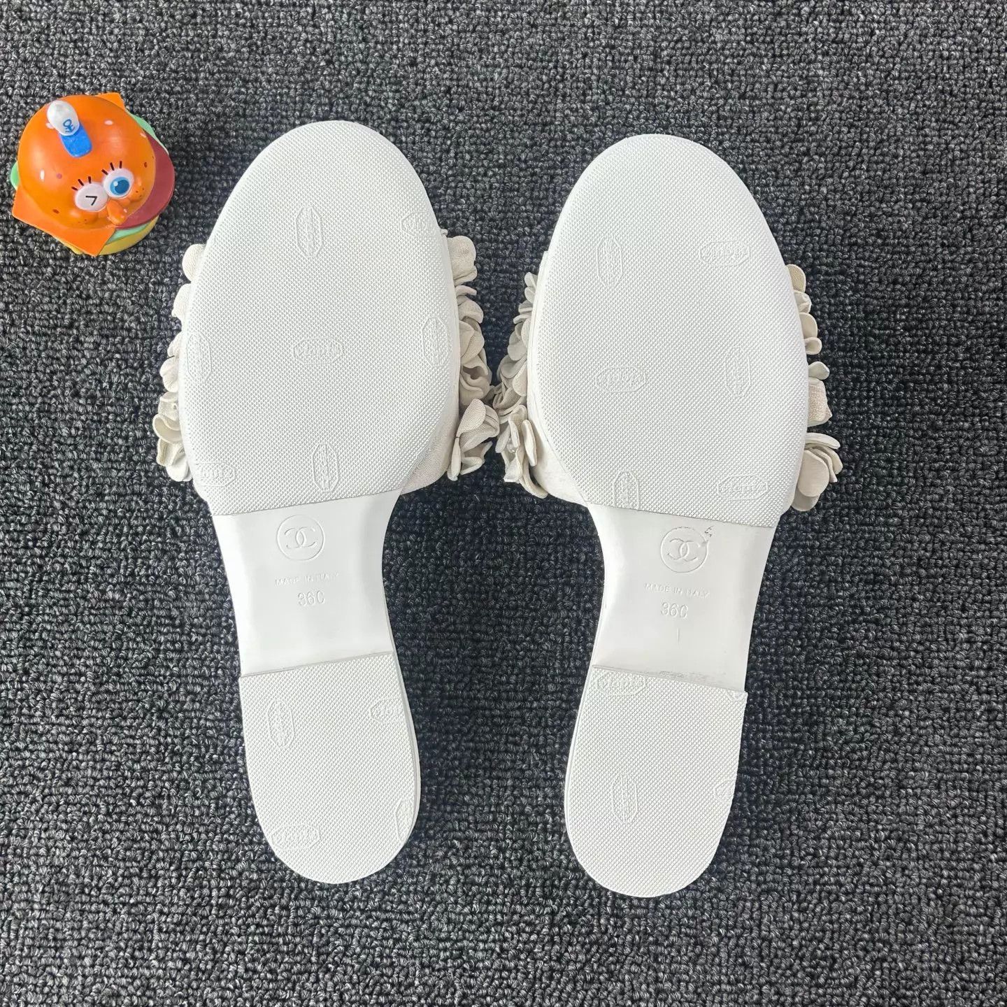 Chanel Chanel 25P Petal Slippers 36 (worn <10, like new) Size US 5.5 / IT 35.5 - 6 Thumbnail