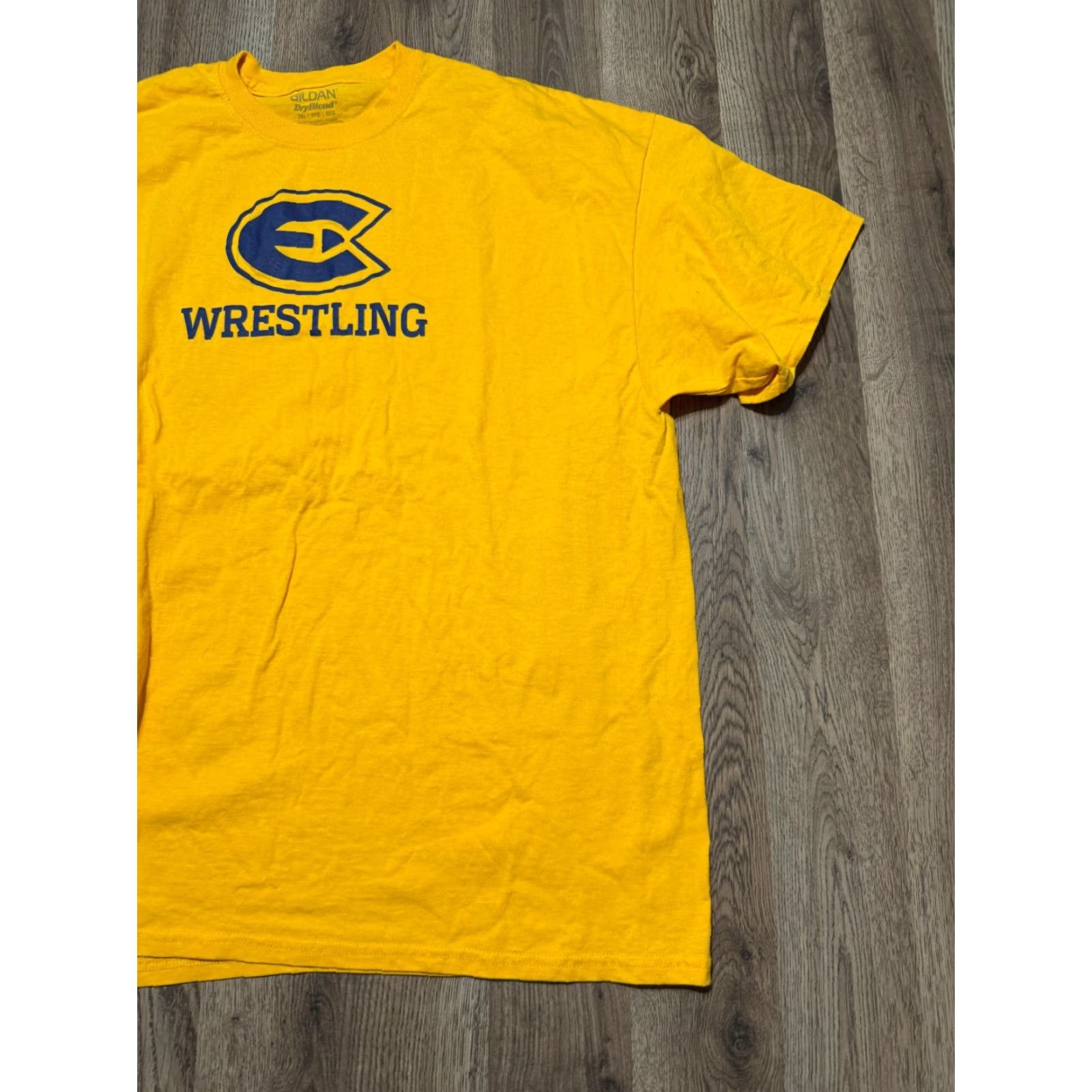 Gildan Gildan Shirt Men 2XL T-Shirt Crew Neck Cotton Yellow Blue Eau Claire Wisconsin Wrestling Sports Regular Vintage N/A? Size US XXL / EU 58 / 5 - 4 Thumbnail