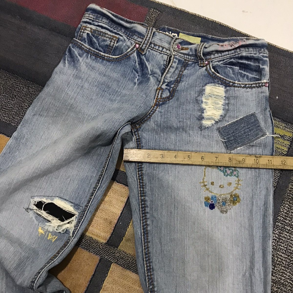 Disney Hello kitty sanrio reworked jeans distressed straightcut Size 32" / US 10 / IT 46 - 7 Thumbnail