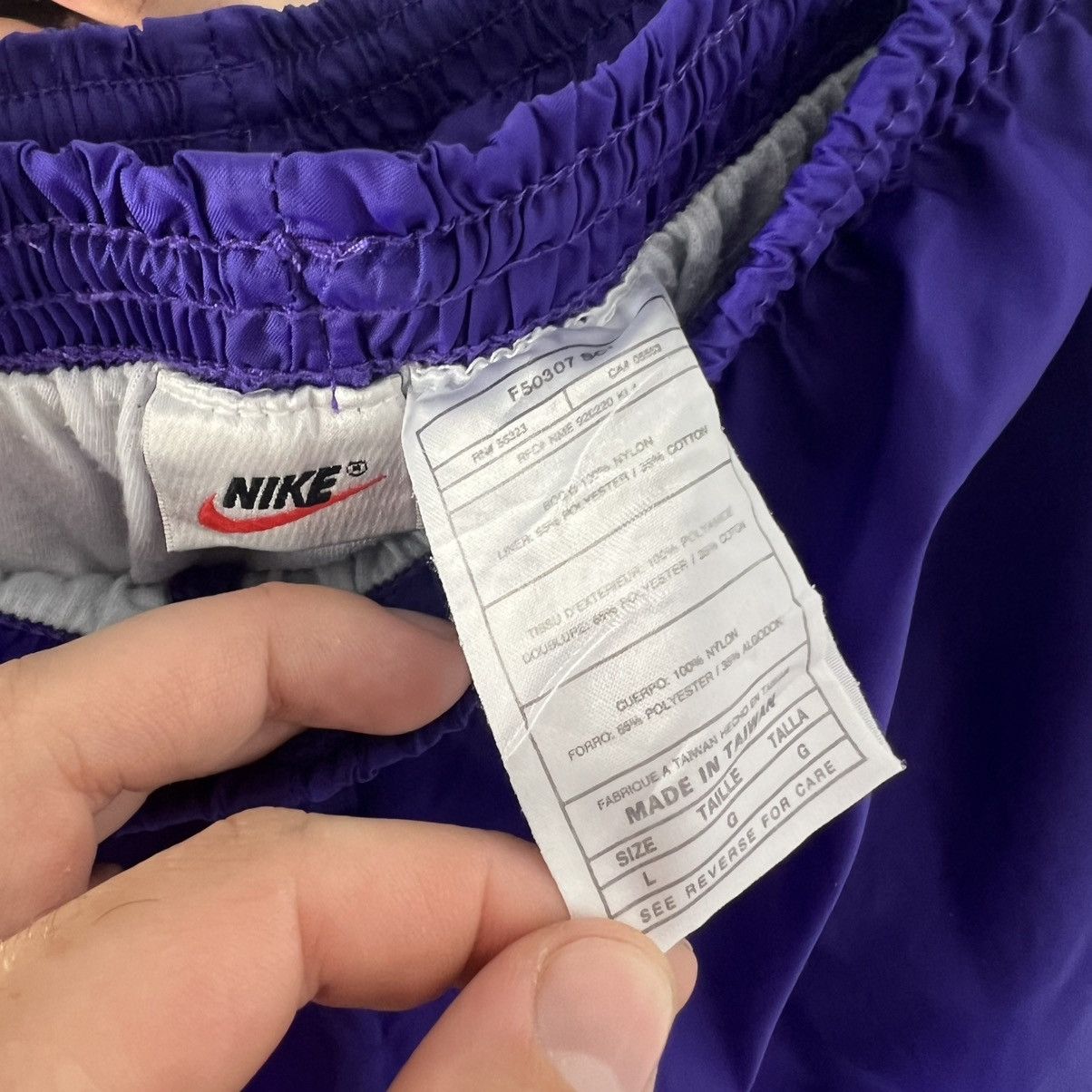 Nike Vintage 90s Nike Mini Logo Baggy Nylon Sweatpants Size US 34 / EU 50 - 6 Thumbnail