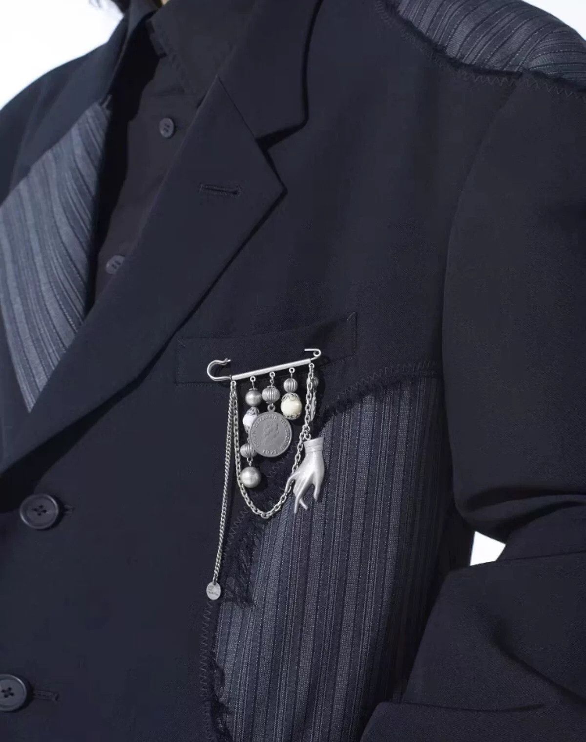 Yohji Yamamoto Yohji Yamamoto SYTE Coin Bead Chain Brooch Size ONE SIZE - 1 Thumbnail