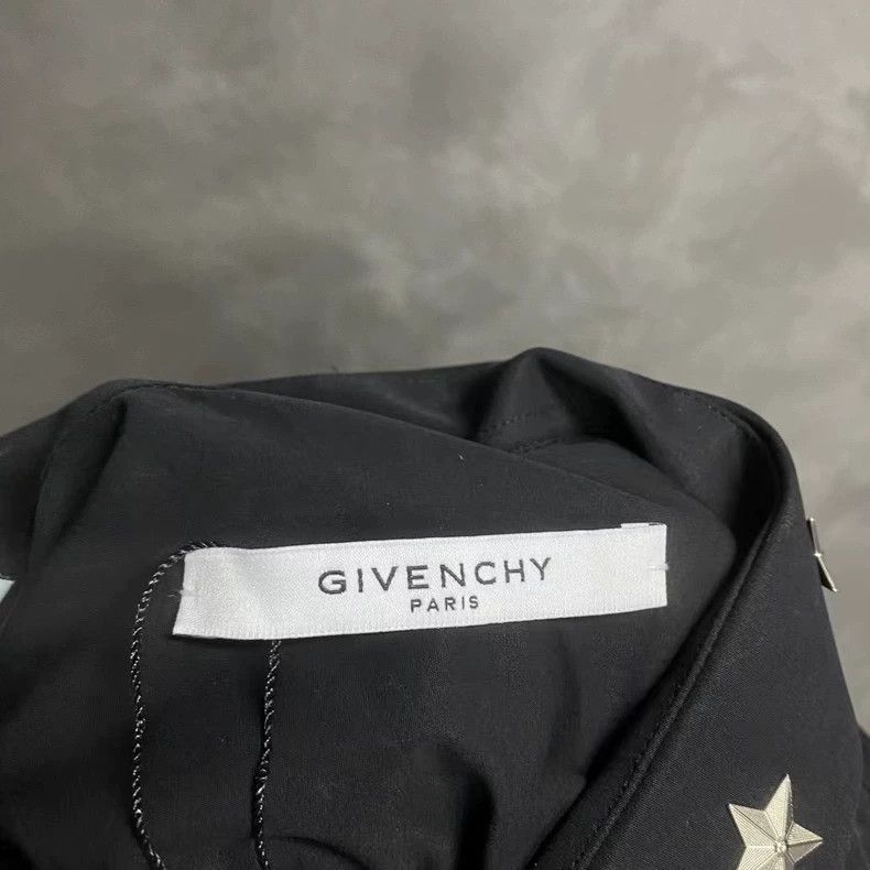 Givenchy Givenchy givenchy's latest black metal star logo shirt -25 Size US XL / EU 56 / 4 - 6 Thumbnail