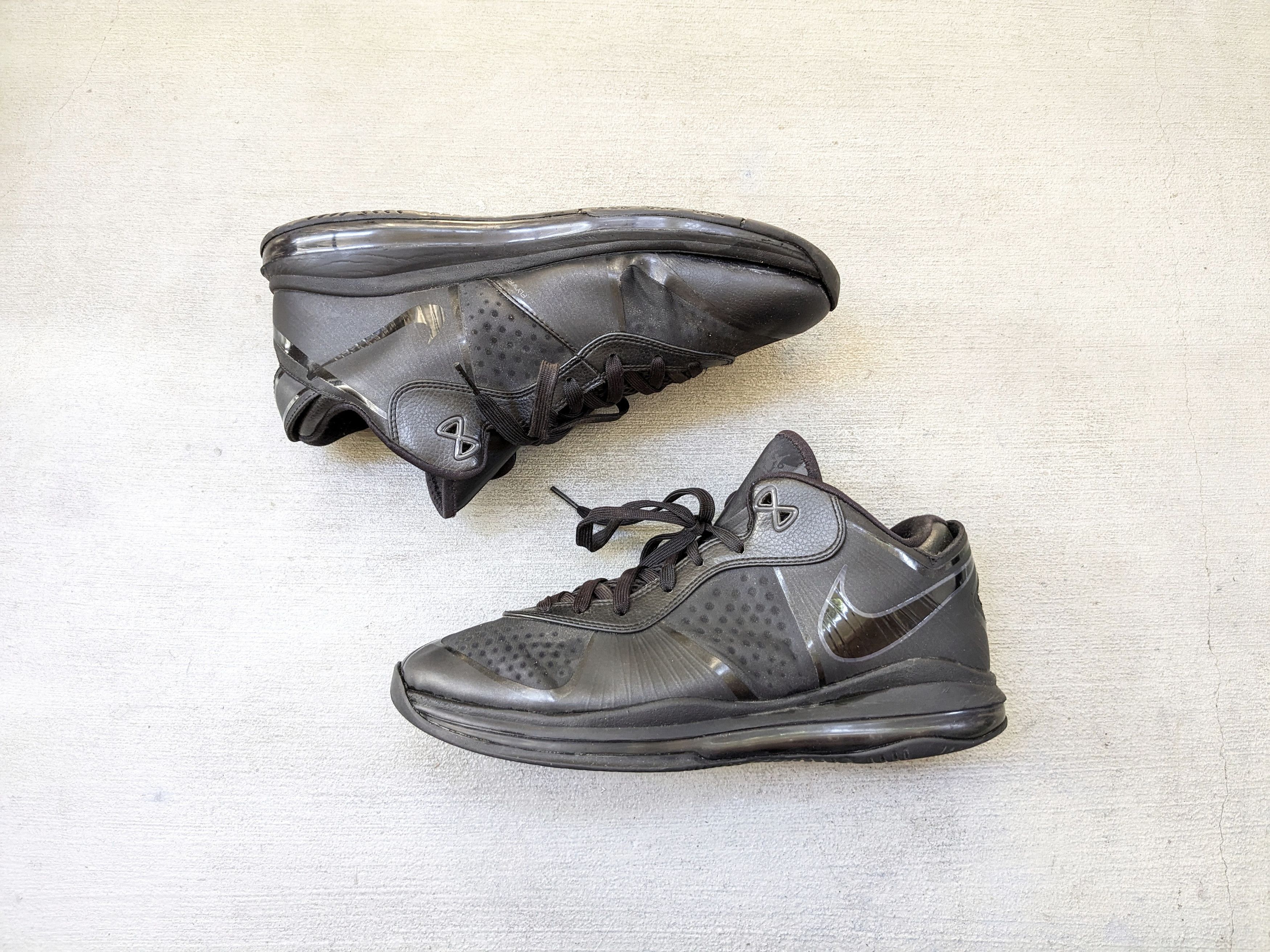 Nike Nike Lebron 8 V/2 Low Triple Black Size 12 456849-001 Size US 12 / EU 45 - 1 Thumbnail