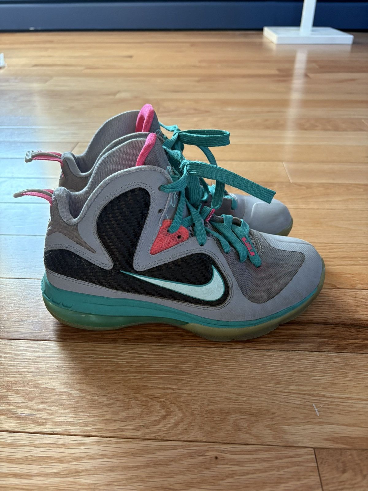 Nike LeBron 9 Southbeach Size US 6 / EU 39 - 1 Thumbnail