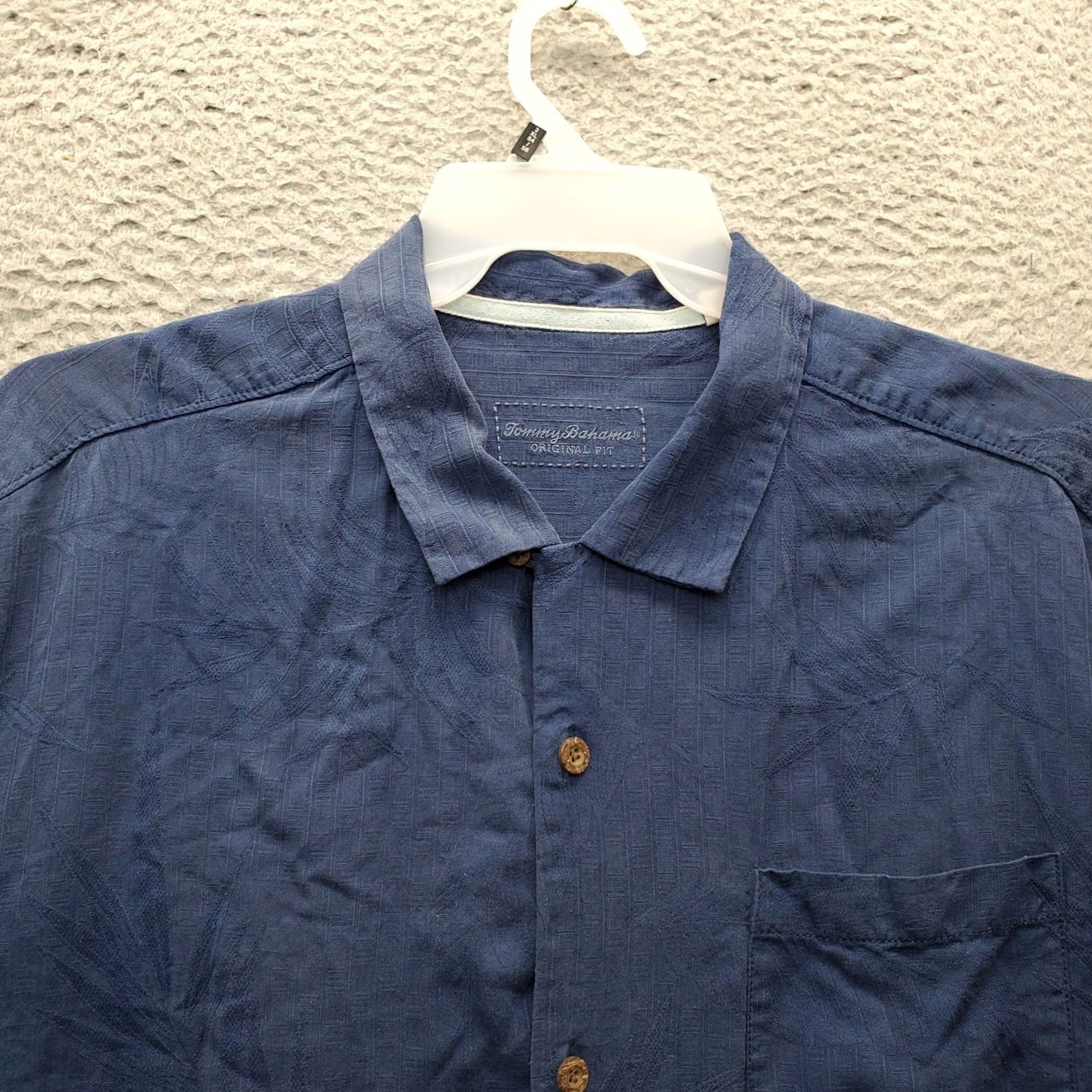 Tommy Bahama VINTAGE Tommy Bahama Navy Silk Embossed Palm Leaf Hawaiian Shirt Mens XL Button-Up Short Sleeve Collared Casual Travel Size US XL / EU 56 / 4 - 4 Thumbnail