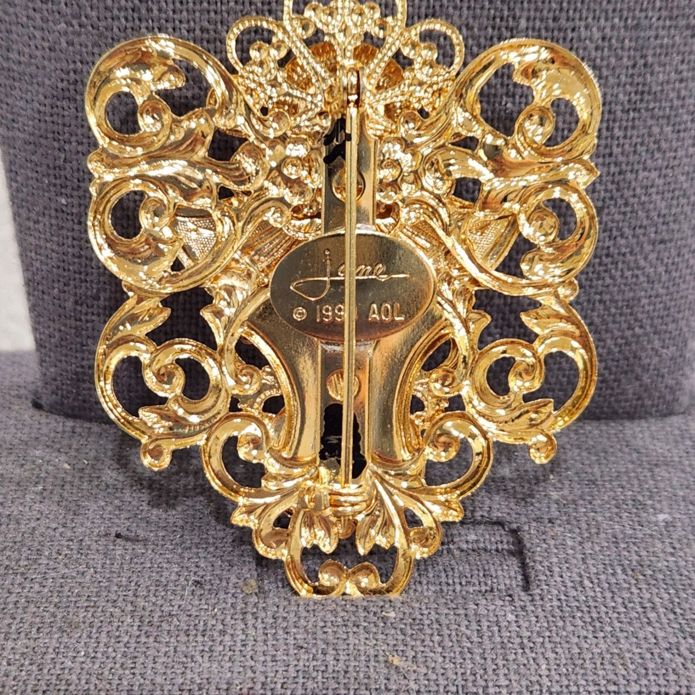 Other VTG Jane Gold Tone Rhinestone Filigree Brooch Signed 1999 Size ONE SIZE - 2 Thumbnail