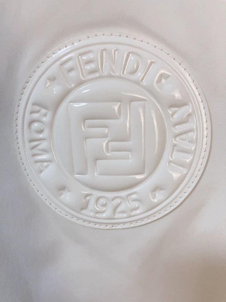 Fendi Fendi The old man wears a hooded coat. Size US M / EU 48-50 / 2 - 3 Thumbnail