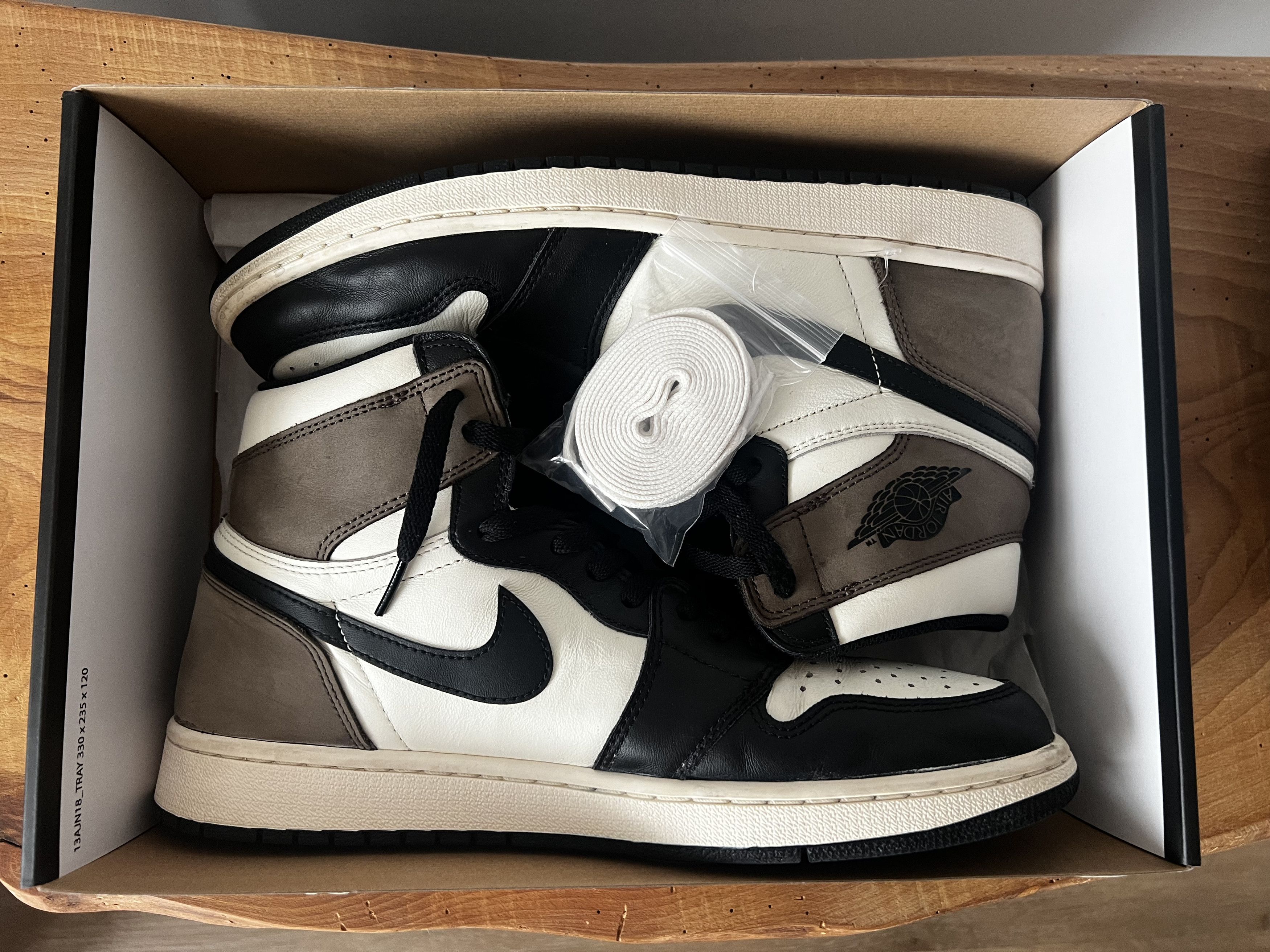 Nike Nike Air Jordan 1 Dark Mocha Size US 13 / EU 46 - 7 Thumbnail