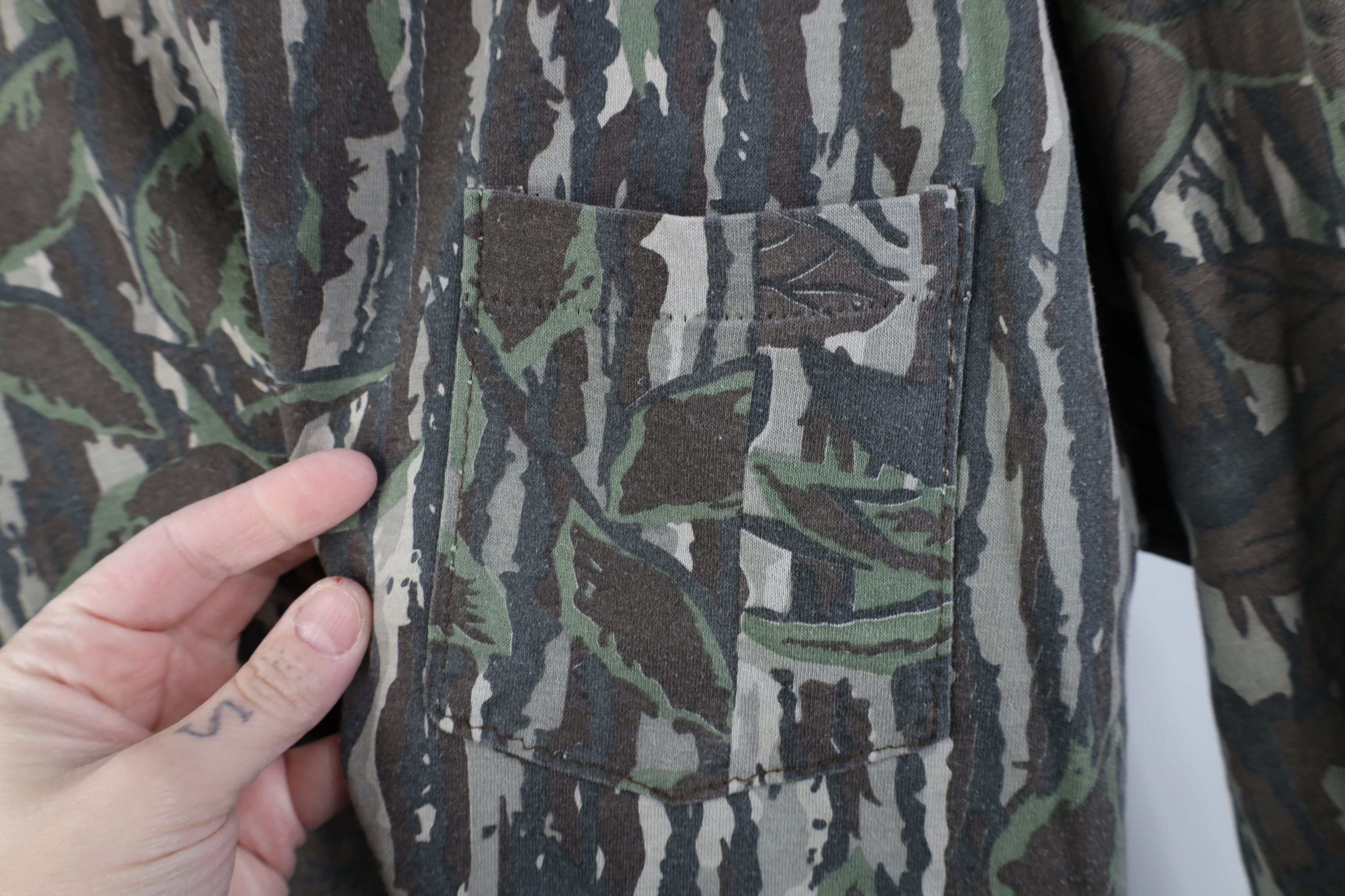 Vintage Vintage 80s 90s Camouflage Long Sleeve T-Shirt Pocket USA Size US L / EU 52-54 / 3 - 4 Thumbnail