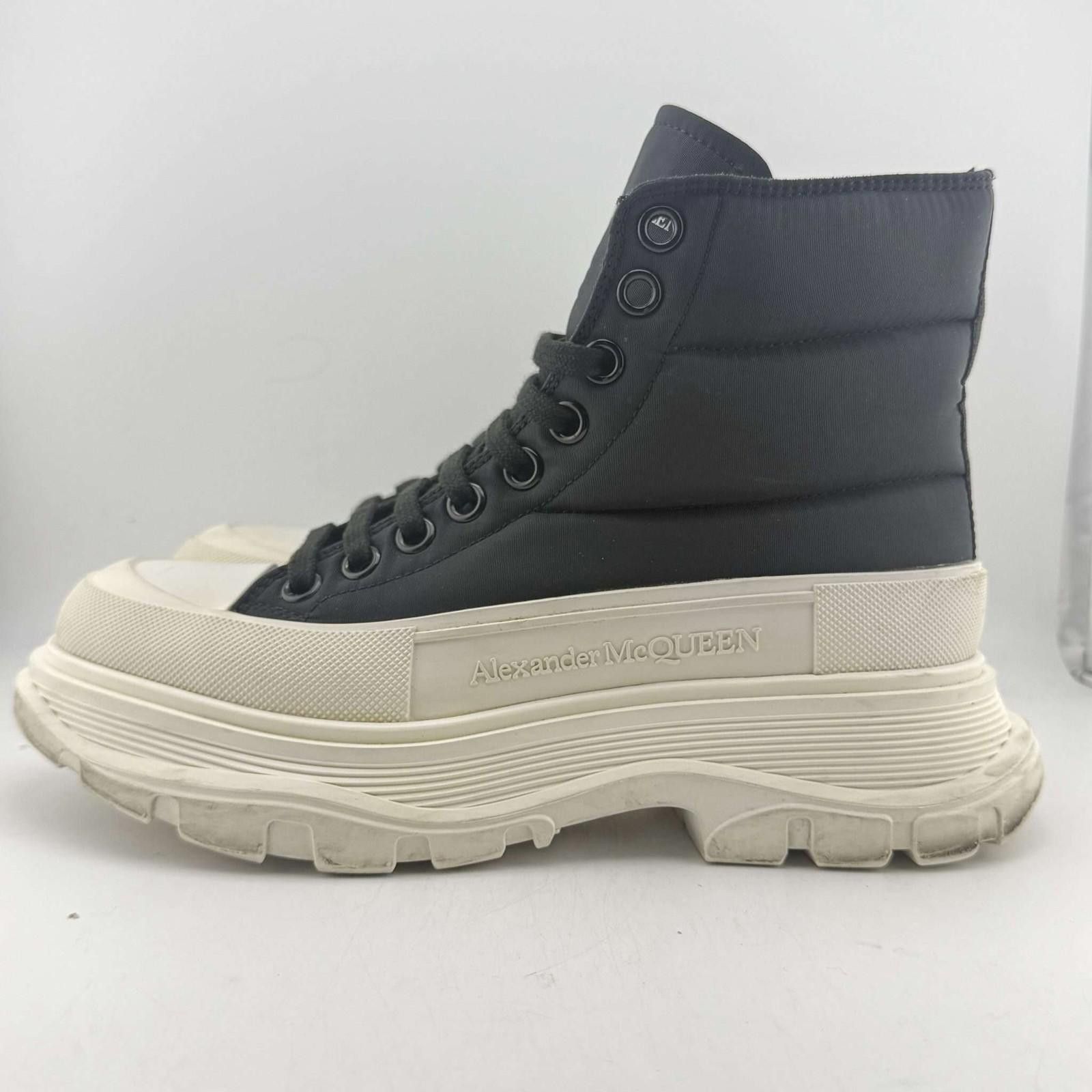Alexander McQueen Alexander McQueen Tread Slick Boots Black White 37EU Size US 7 / EU 40 - 2 Thumbnail