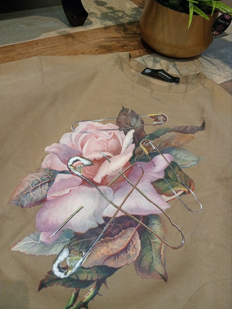 GU × Undercover GU X UNDERCOVER FLORAL ROSE OVERSIZED SWEATSHIRT - SIZE L Size US L / EU 52-54 / 3 - 7 Thumbnail