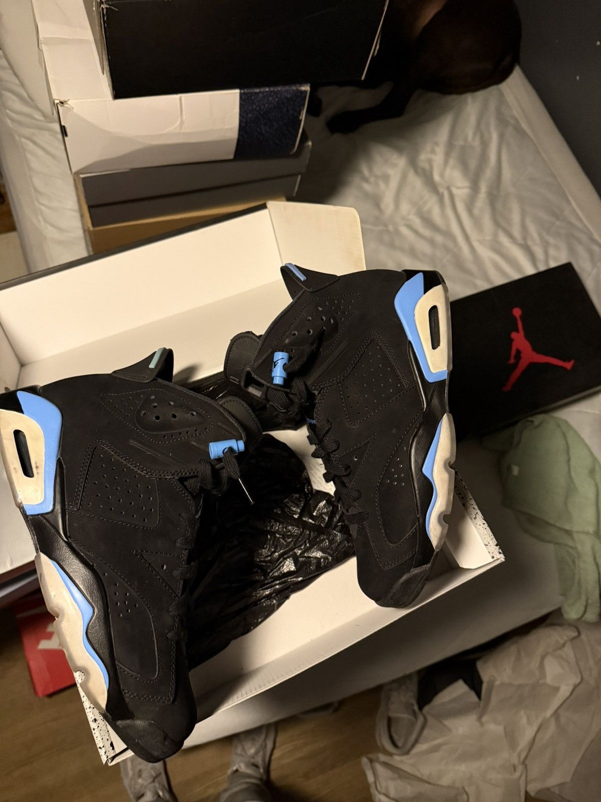 Jordan Brand Jordan 6 UNC Black Size US 9 / EU 42 - 4 Thumbnail
