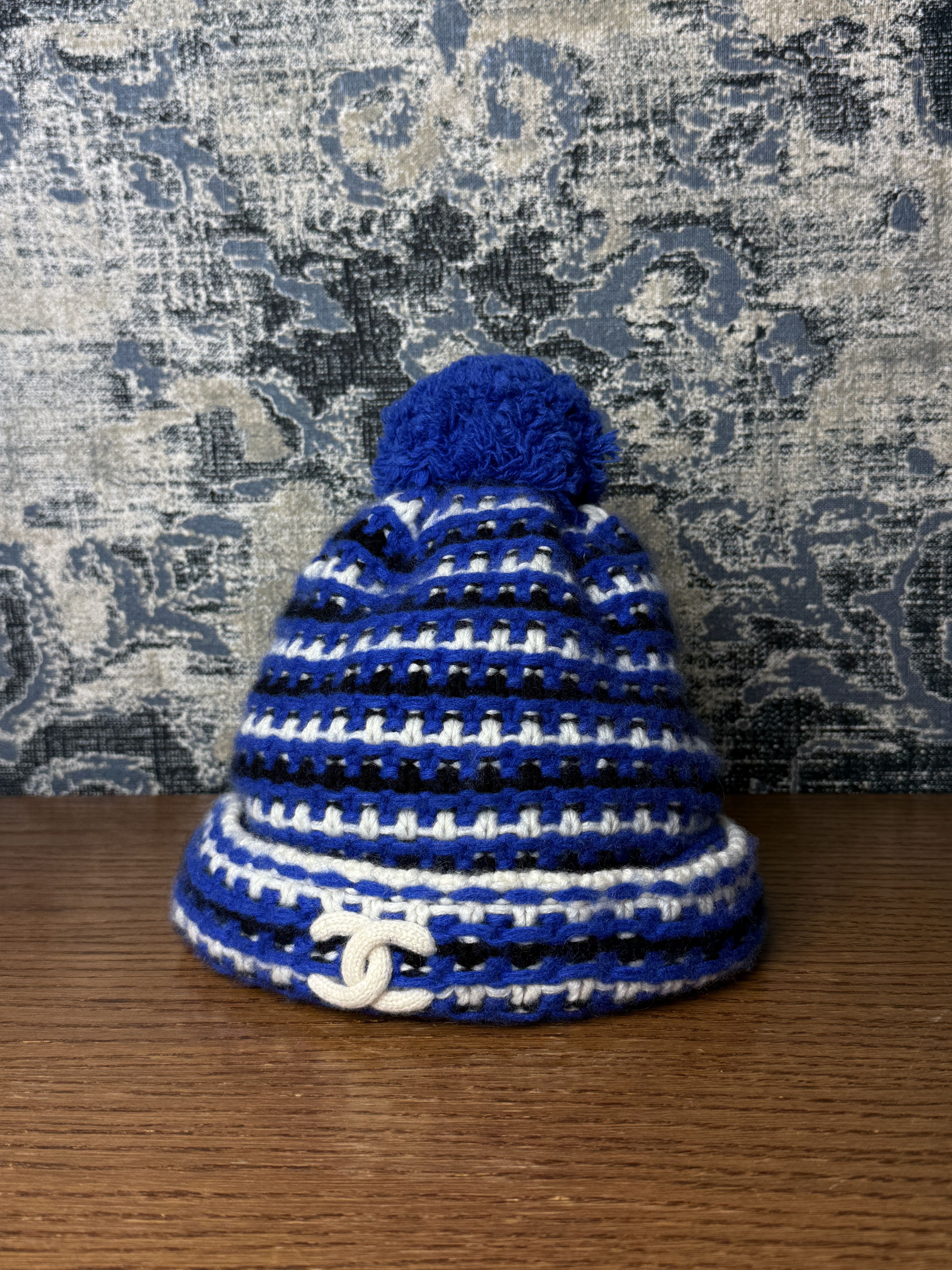 Chanel Chanel Cashmere Grey & Ecru Big CC Logo Knit Beanie Hat