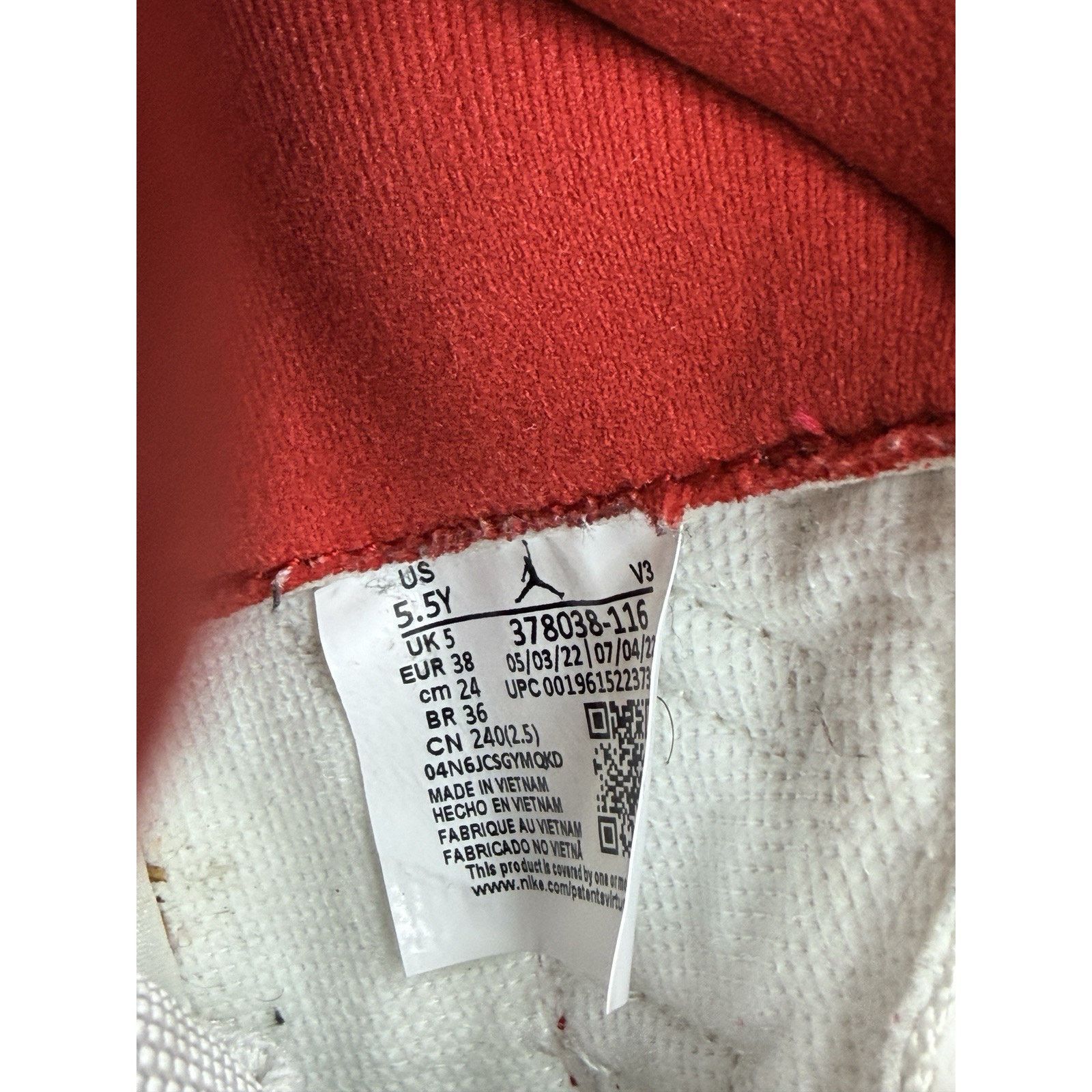 Jordan Brand Air Jordan 11 Cherry (2022) (GS) Size 5.5Y (378038-116) Size US 5.5 / EU 38 - 7 Thumbnail