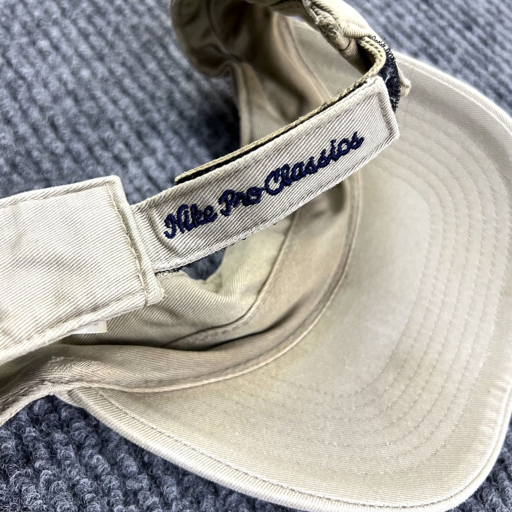 Nike VINTAGE Nike Visor Embroidered Pro-Classics Hat Strapback Adjustable Adult One Size Beige Golf Hat Women/Men? Size ONE SIZE - 3 Thumbnail