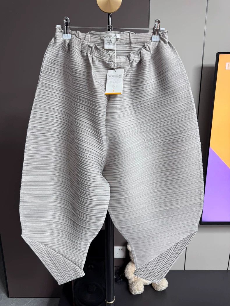 Issey Miyake Issey Miyake size:5 White horizontal striped chicken leg p Size 23" - 1 Thumbnail