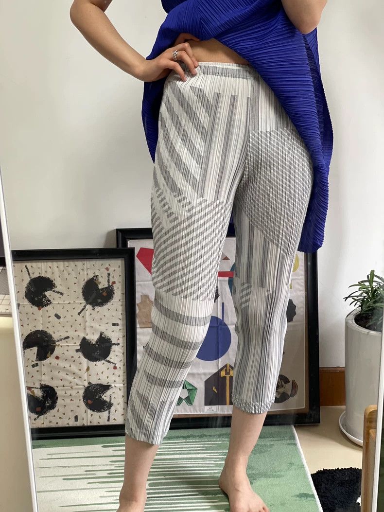 Issey Miyake issey miyake size:one size White and grey checkered capri Size 31" - 5 Thumbnail