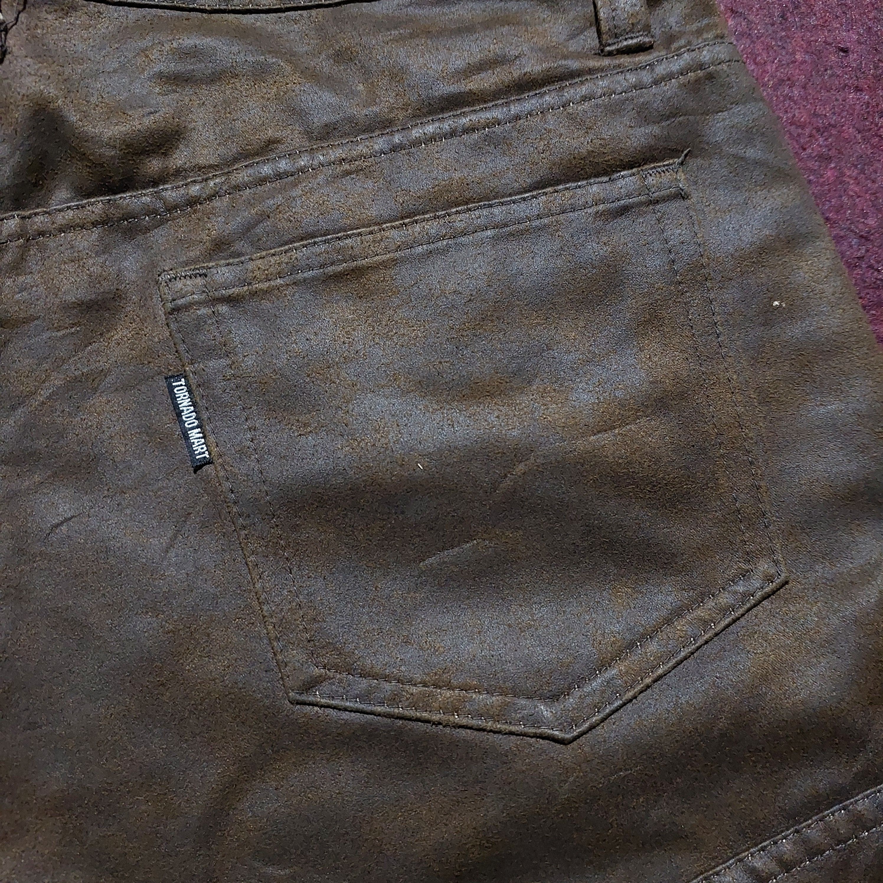 Tornado Mart Tornado Mart button down pleated knee length shorts Size US 31 - 6 Thumbnail