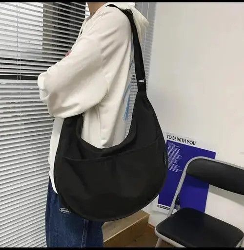 Japanese Brand × Vintage Large Capacity Nylon Hobos/Crossbody Bags Unisex Size ONE SIZE - 1 Thumbnail