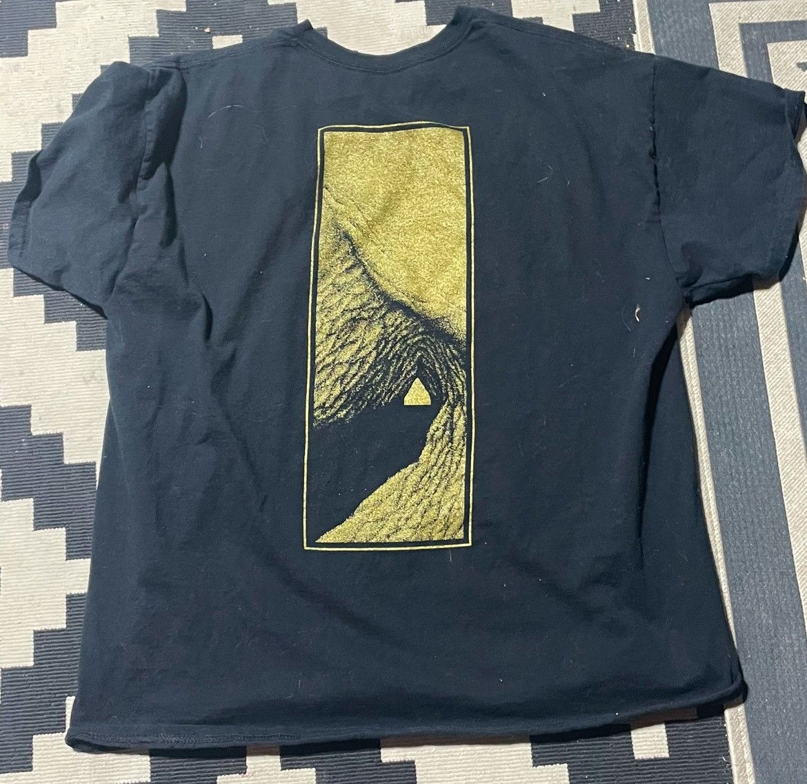 Band Tees Alters band shirt gold never worn Size US XL / EU 56 / 4 - 2 Thumbnail